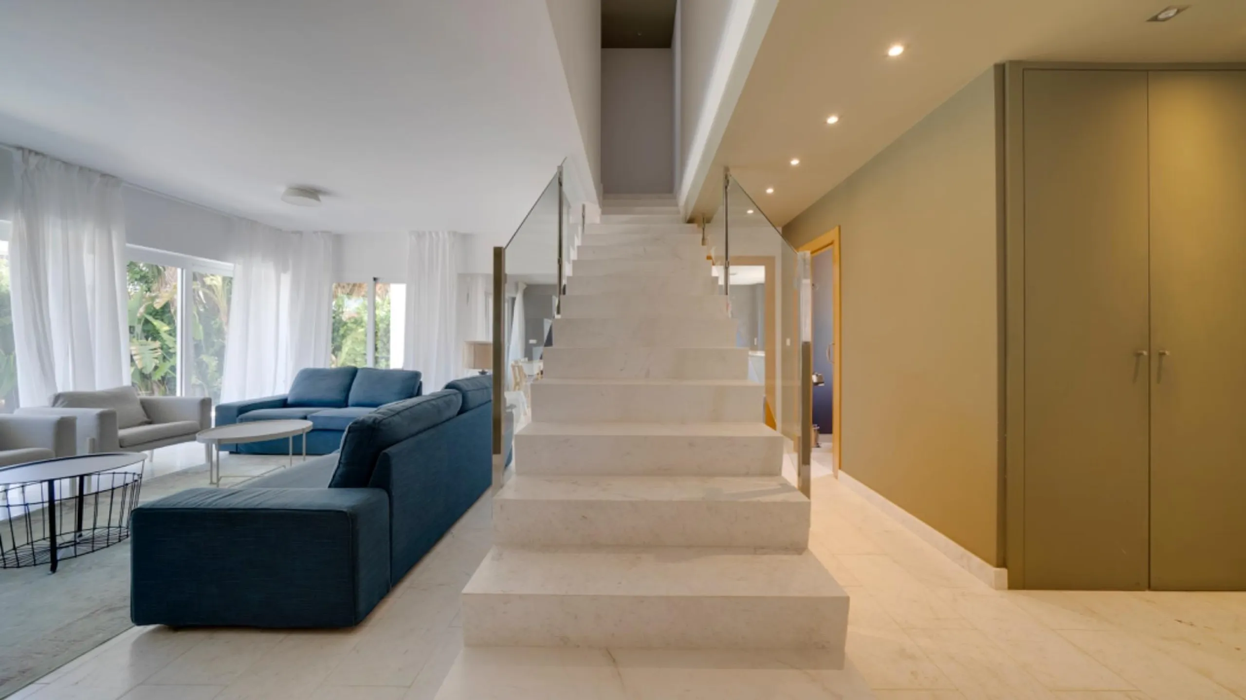 VILLA DE LUJO EN EL CENTRO DE ALBIR