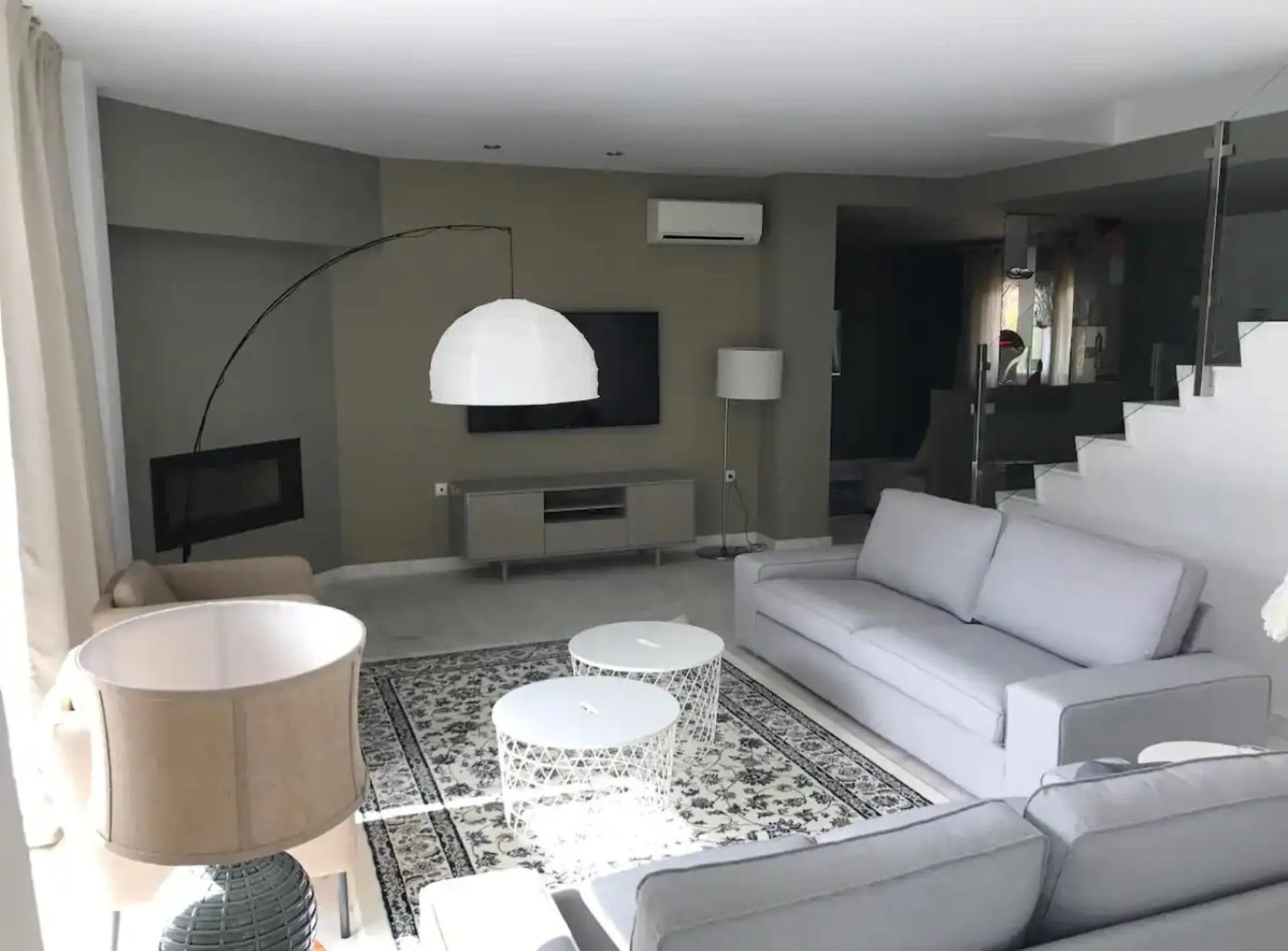 VILLA DE LUJO EN EL CENTRO DE ALBIR