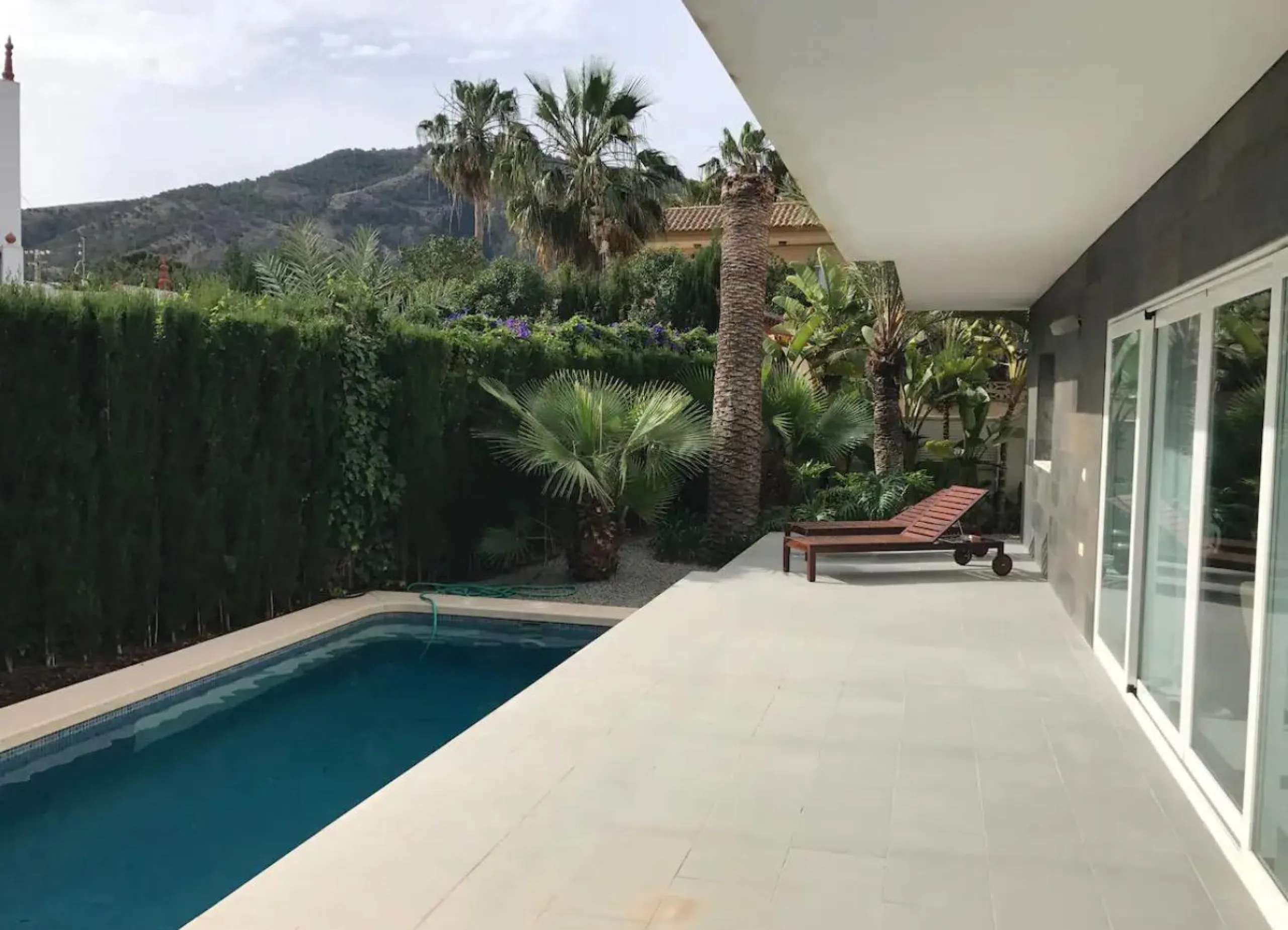 VILLA DE LUJO EN EL CENTRO DE ALBIR