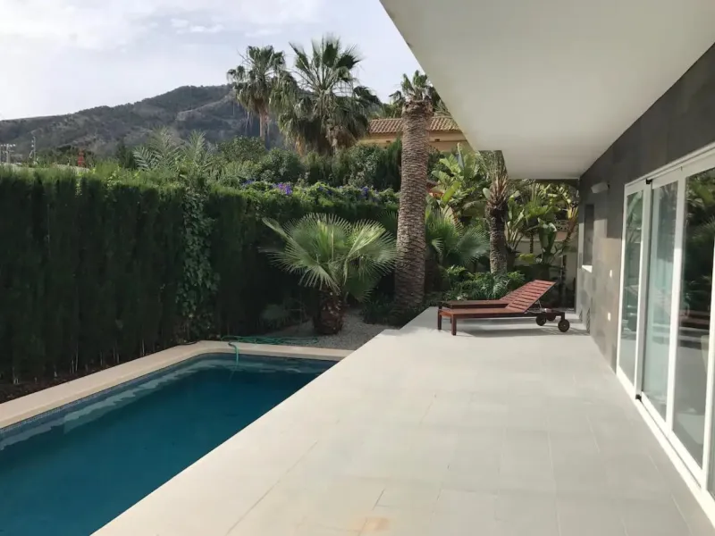 VILLA DE LUJO EN EL CENTRO DE ALBIR