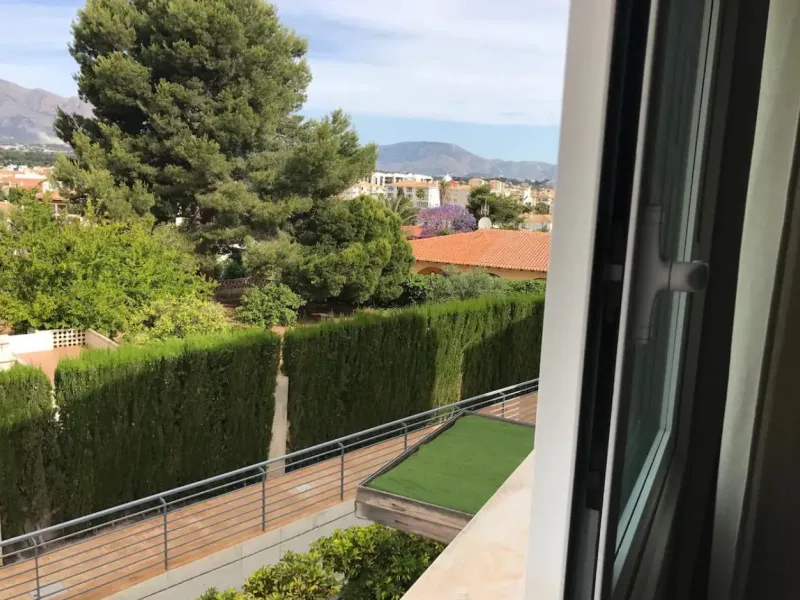 VILLA DE LUJO EN EL CENTRO DE ALBIR