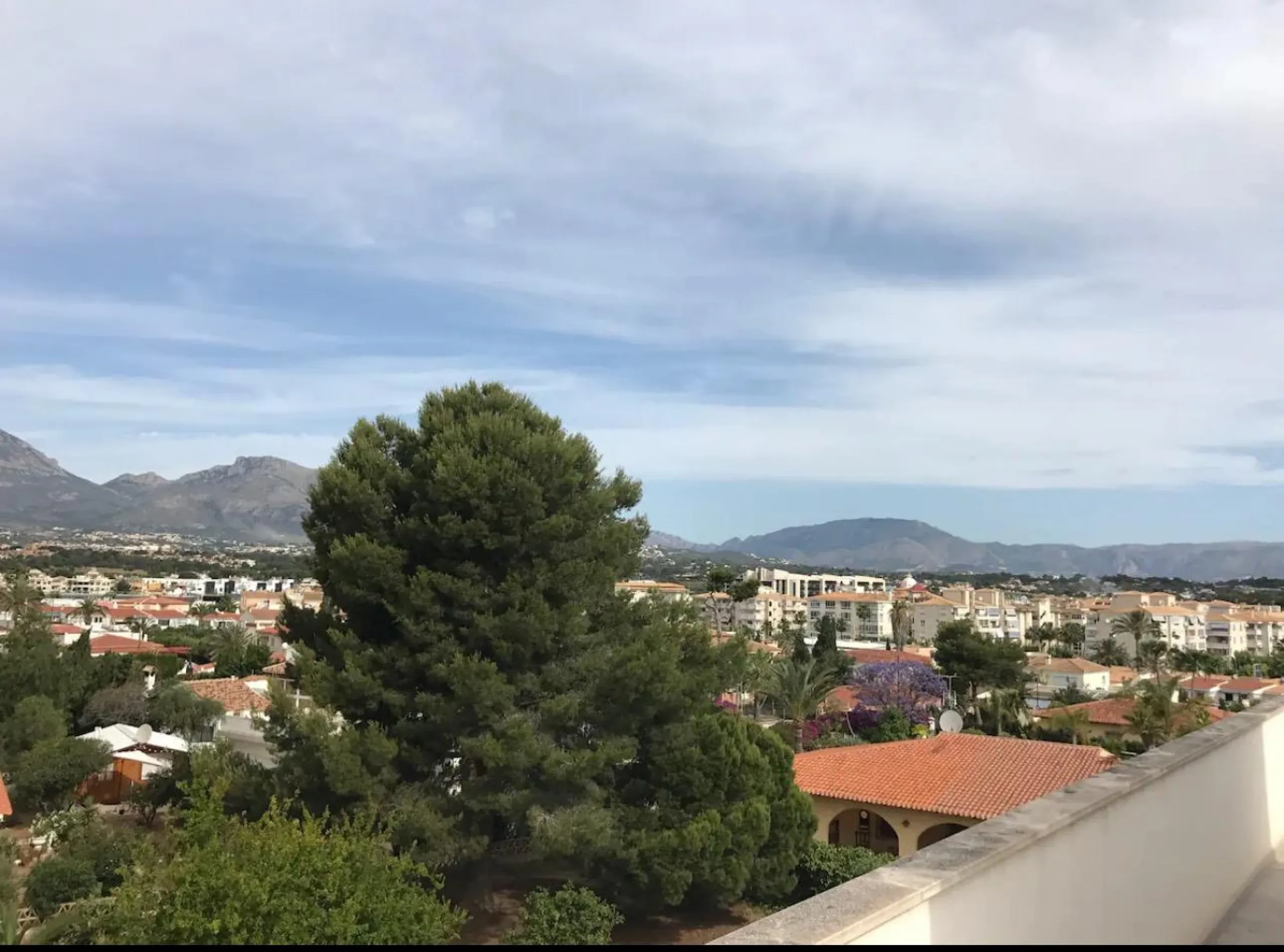 VILLA DE LUJO EN EL CENTRO DE ALBIR