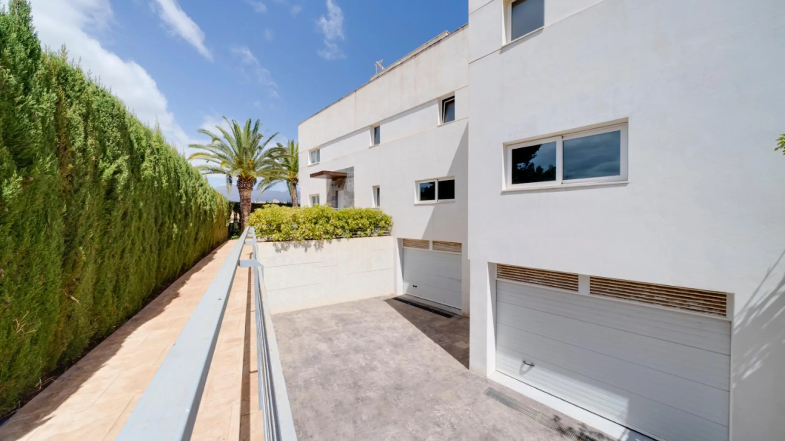 VILLA DE LUJO EN EL CENTRO DE ALBIR