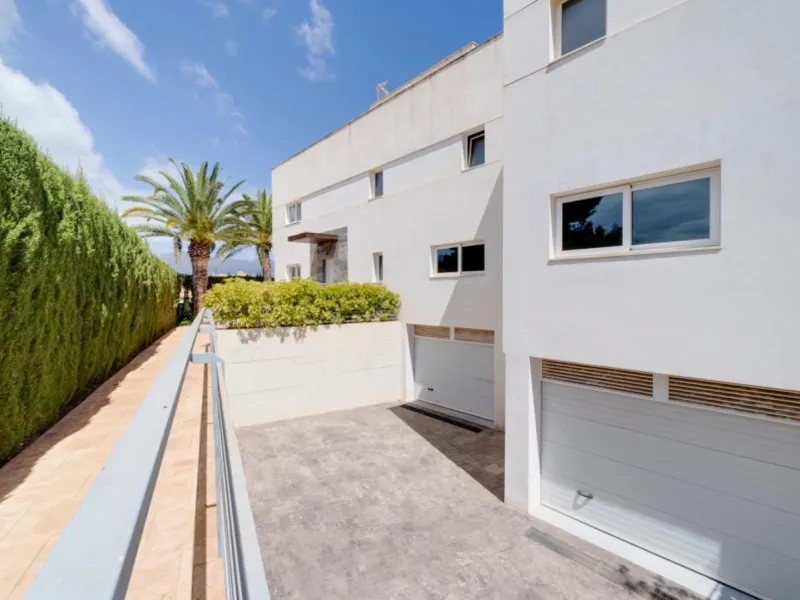 VILLA DE LUJO EN EL CENTRO DE ALBIR