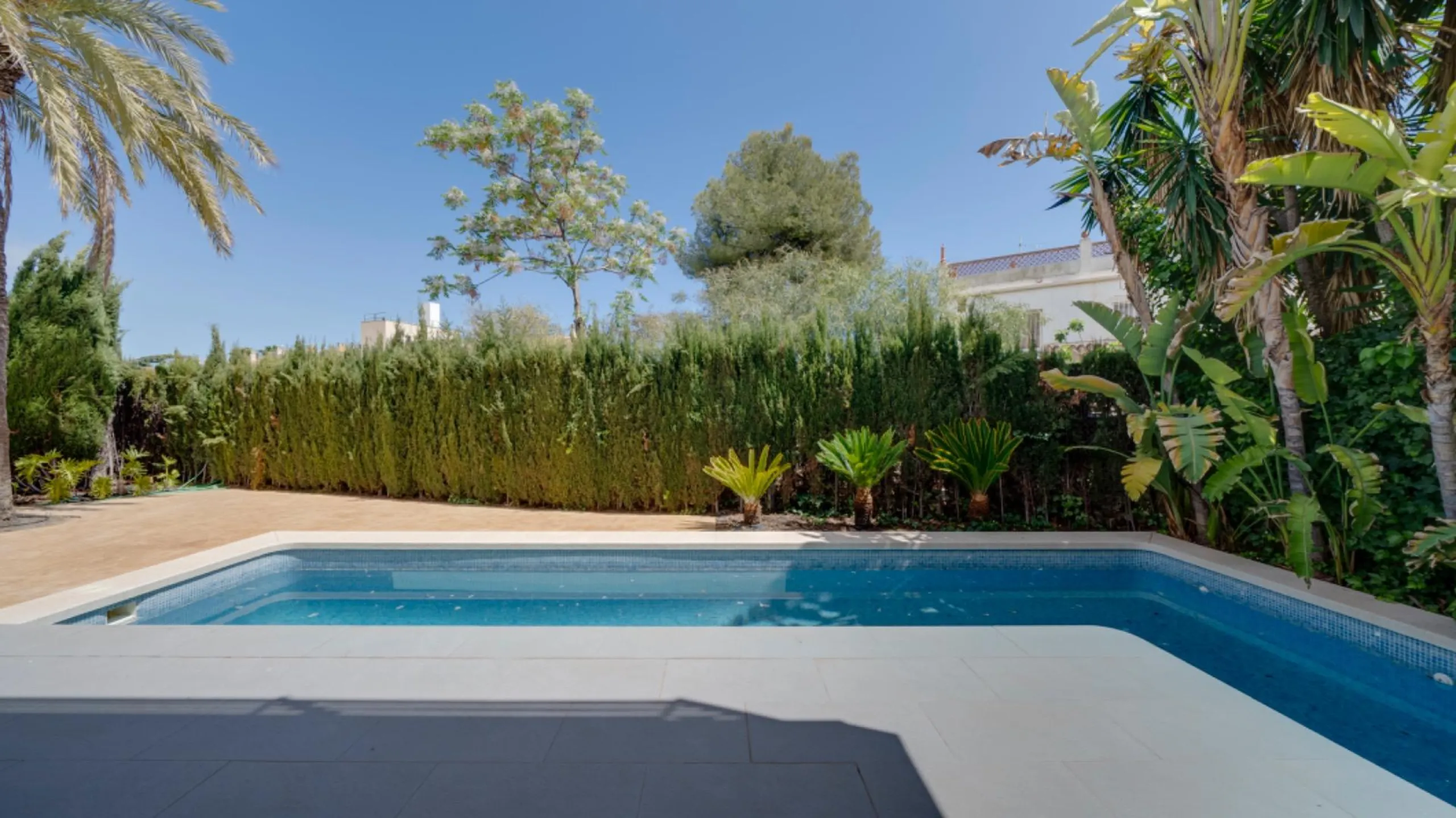 VILLA DE LUJO EN EL CENTRO DE ALBIR