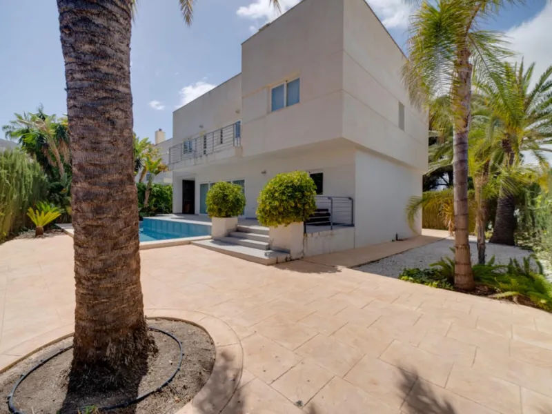 VILLA DE LUJO EN EL CENTRO DE ALBIR