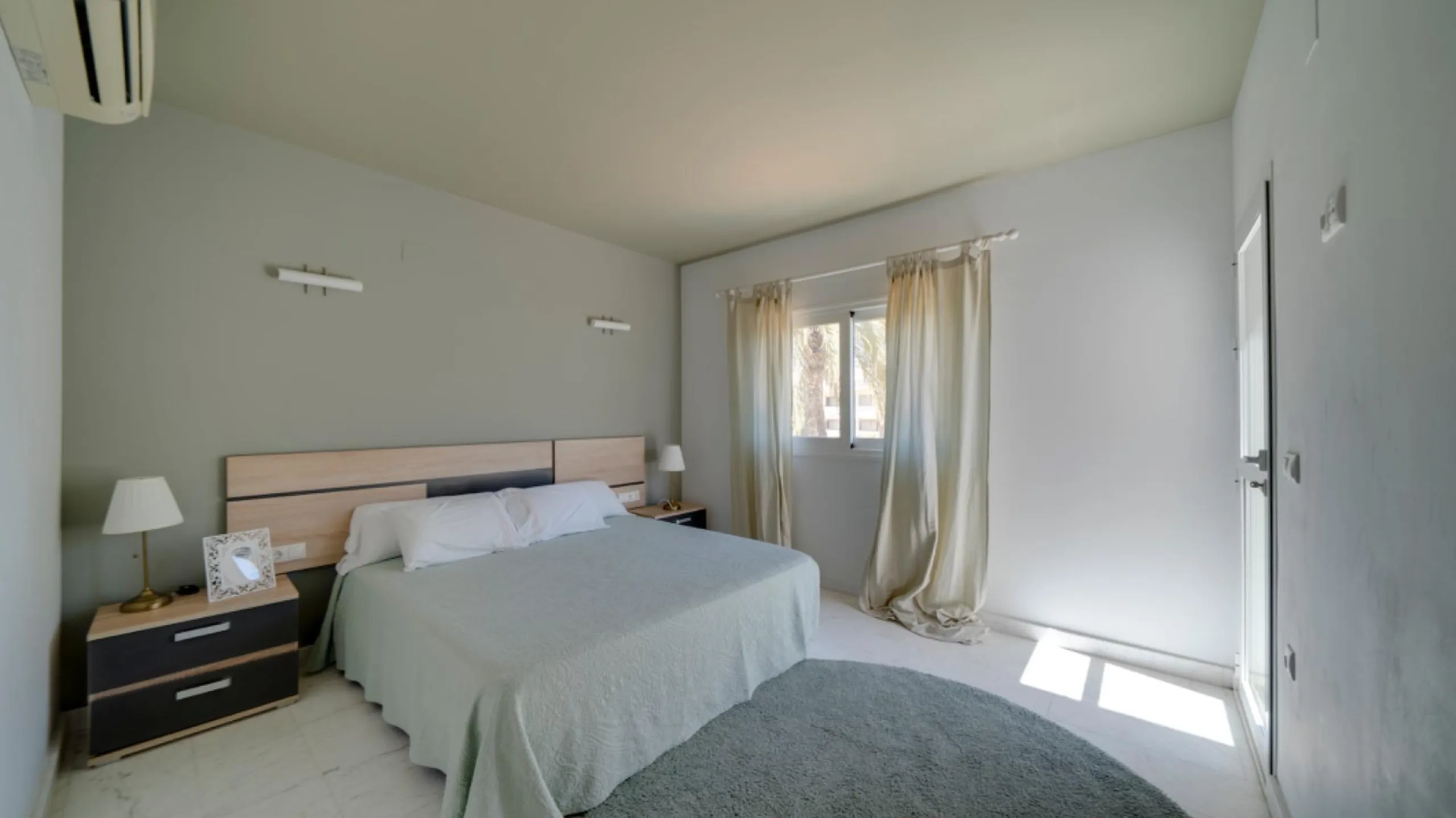 VILLA DE LUJO EN EL CENTRO DE ALBIR