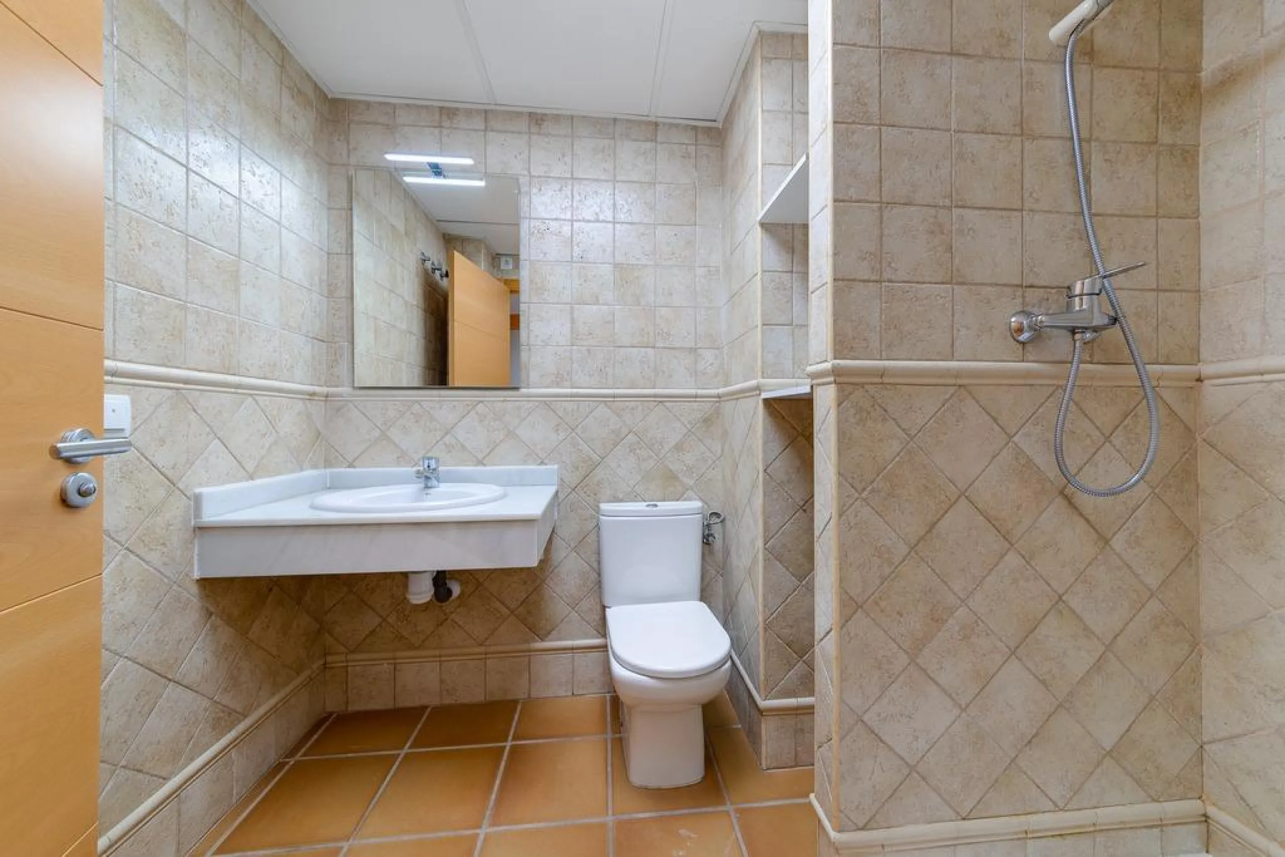 ATTIC 2 BEDROOMS 2 BATHROOMS WITH GARAGE AND STORAGE SWIMMING POOLS SAUNA JACUZZI AND GYM 5 MINUTES FROM ARCHENA SPA