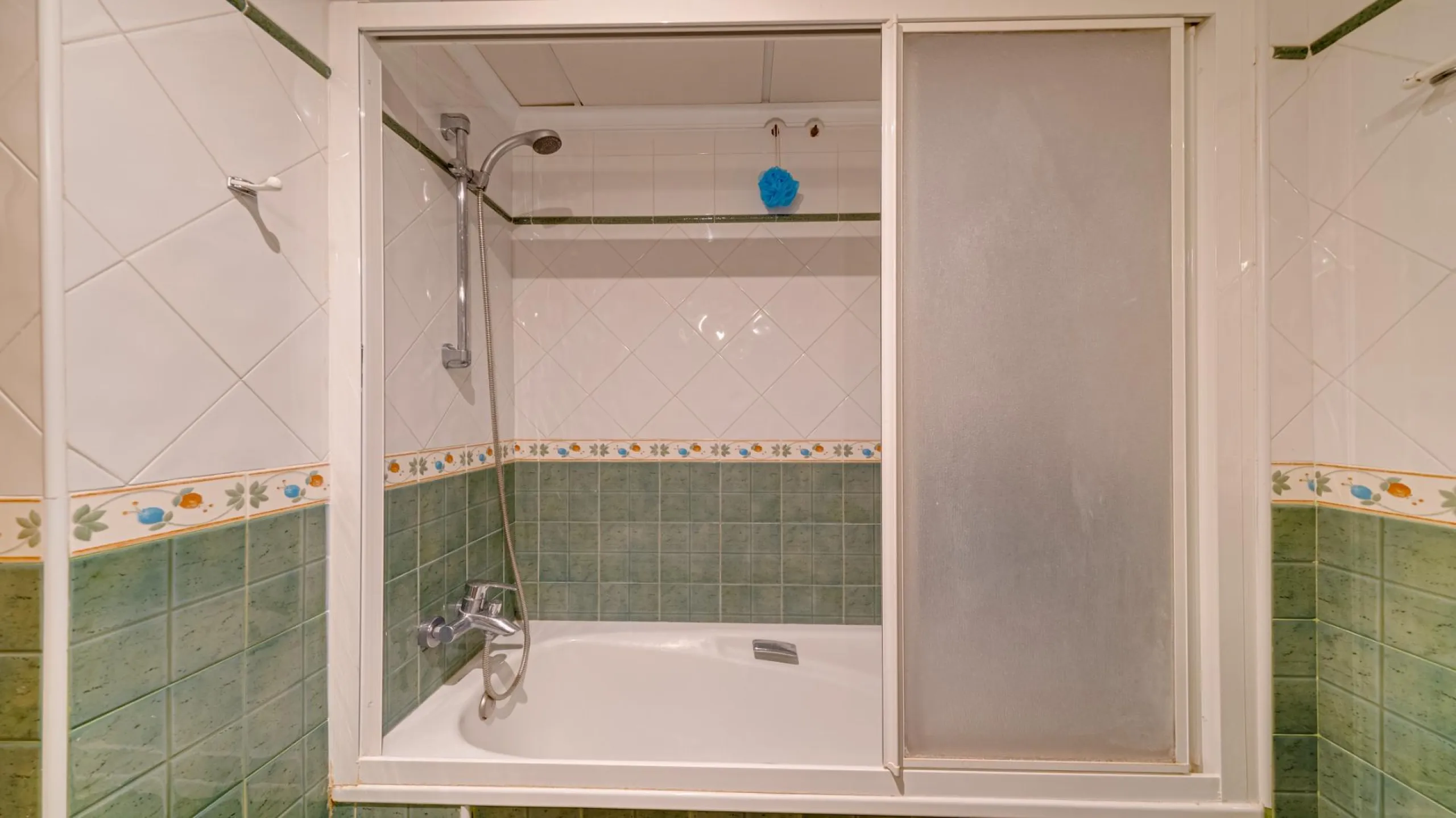Large corner semi-detached house with sea views,