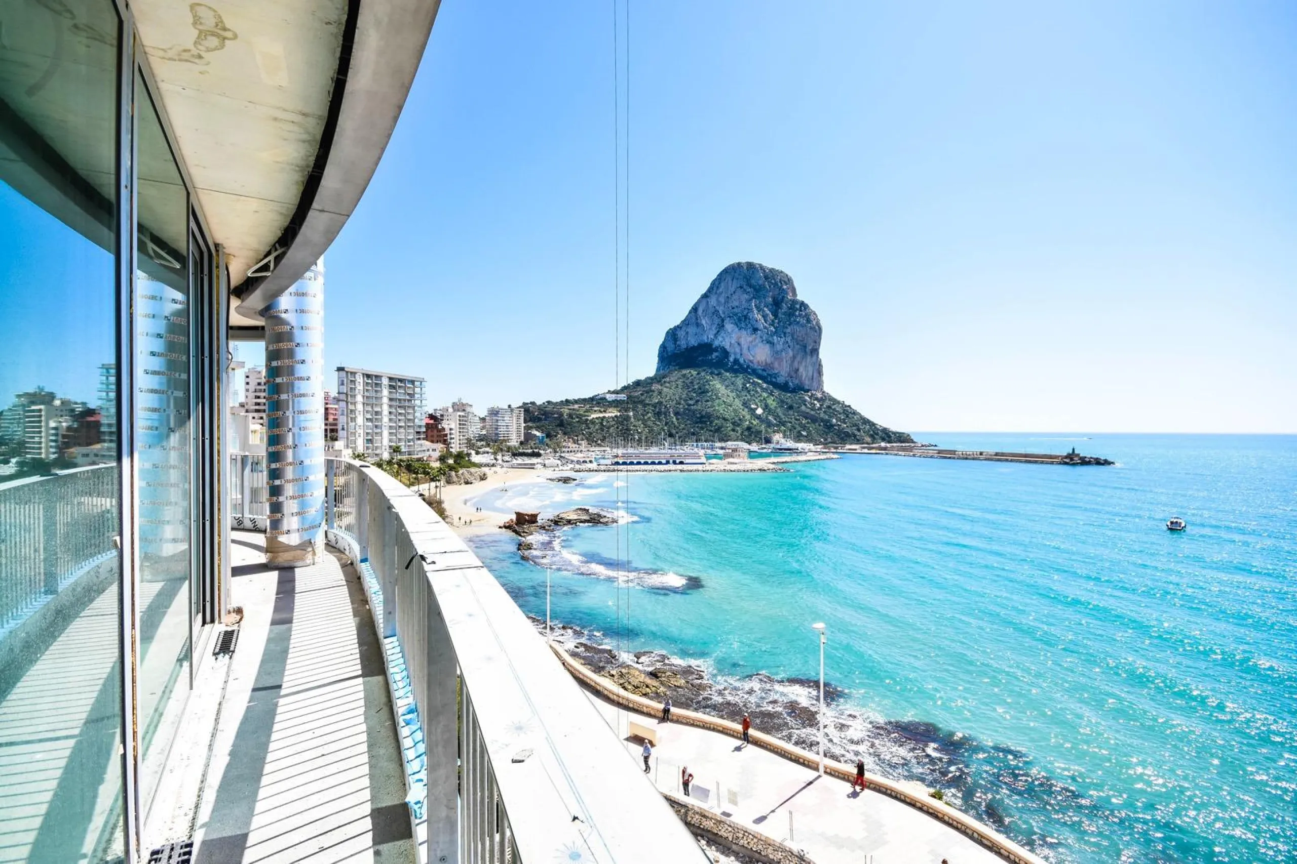 Homes with modern design and high technology on the front line