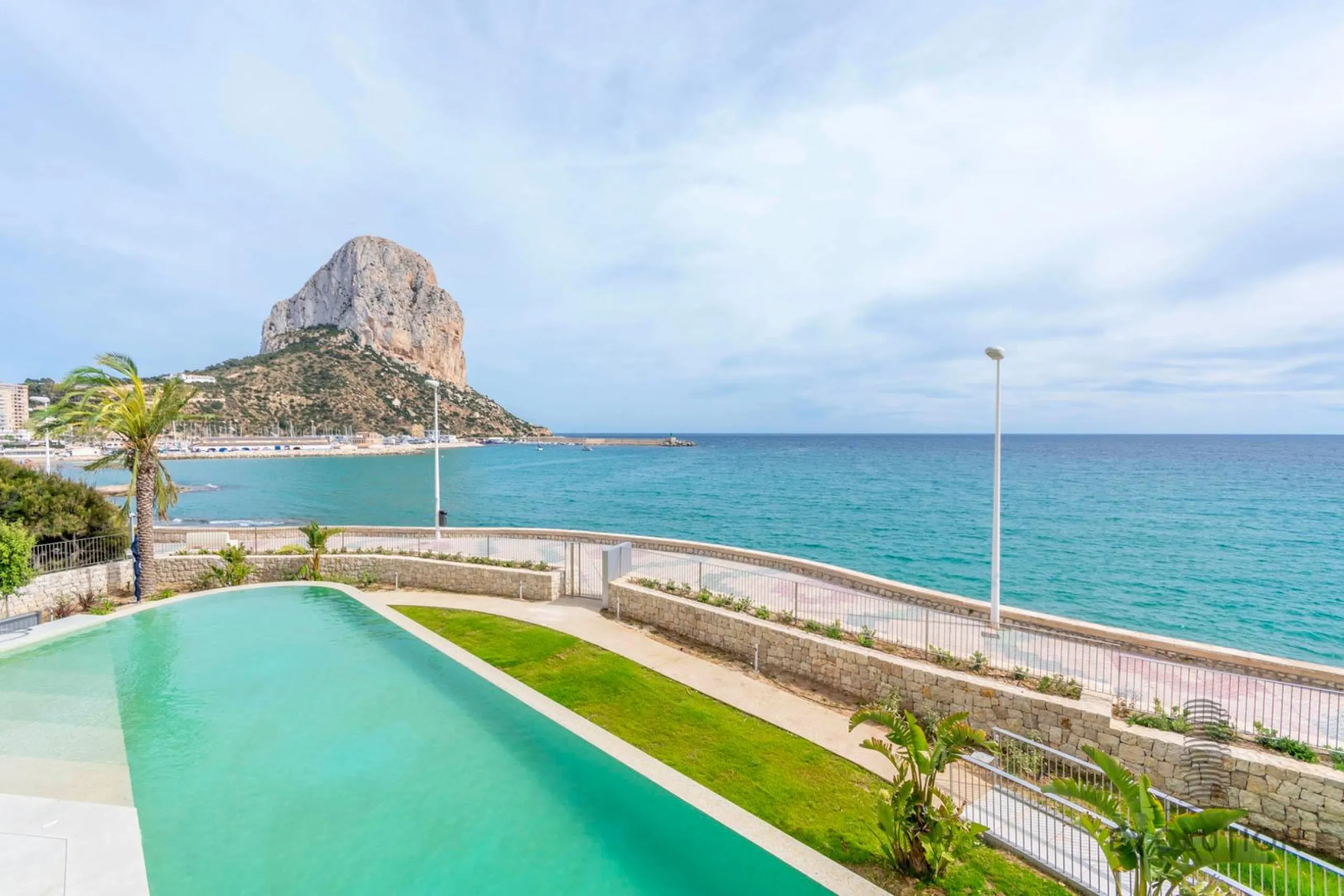 Homes with modern design and high technology on the front line