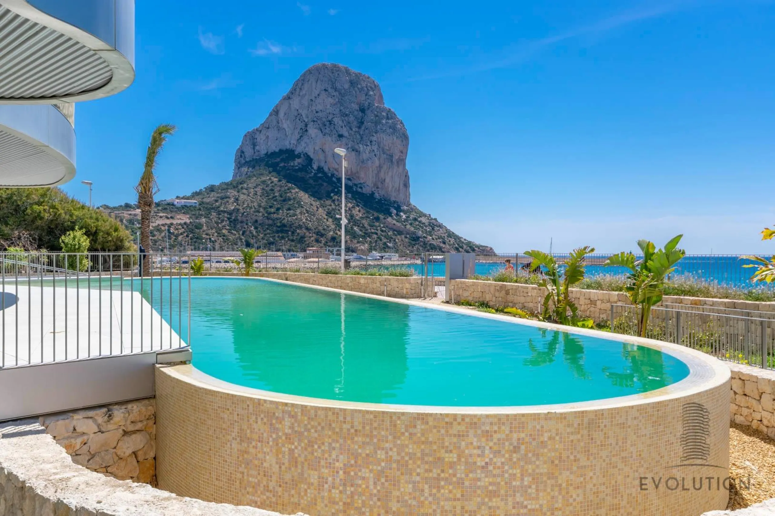 Homes with modern design and high technology on the front line