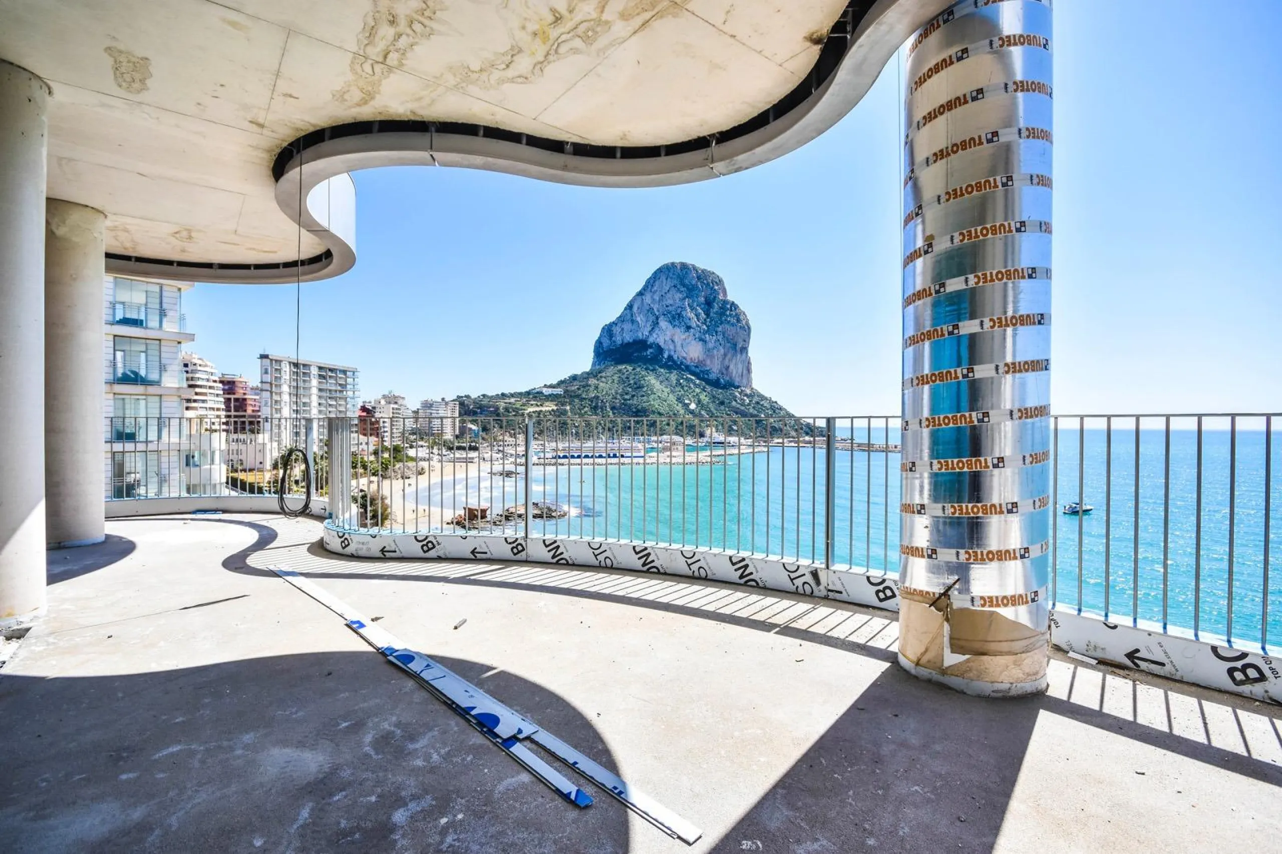 Homes with modern design and high technology on the front line