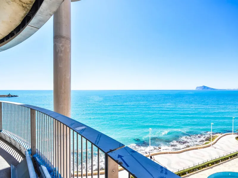 Homes with modern design and high technology on the front line