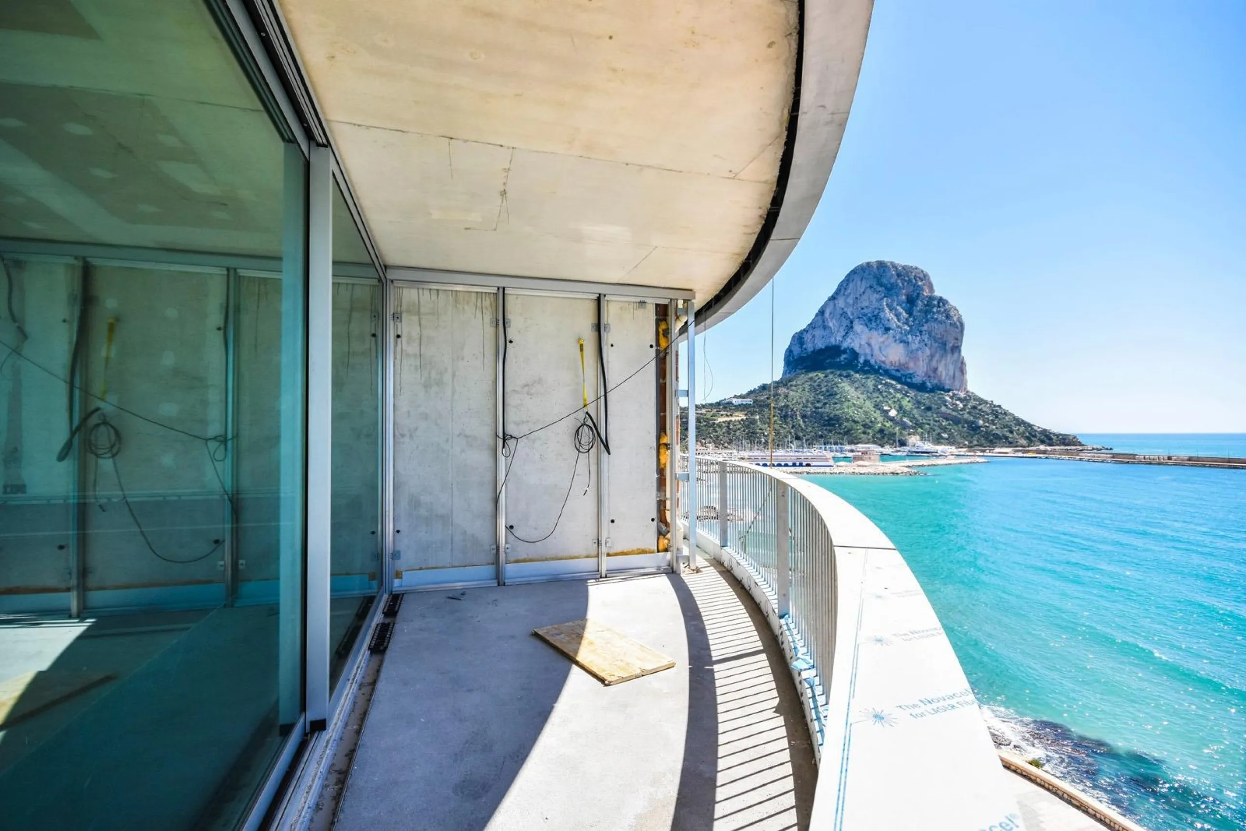 Homes with modern design and high technology on the front line