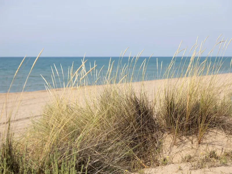 Piso con vistas al mar y terraza en Gava Mar – Primera línea de playa