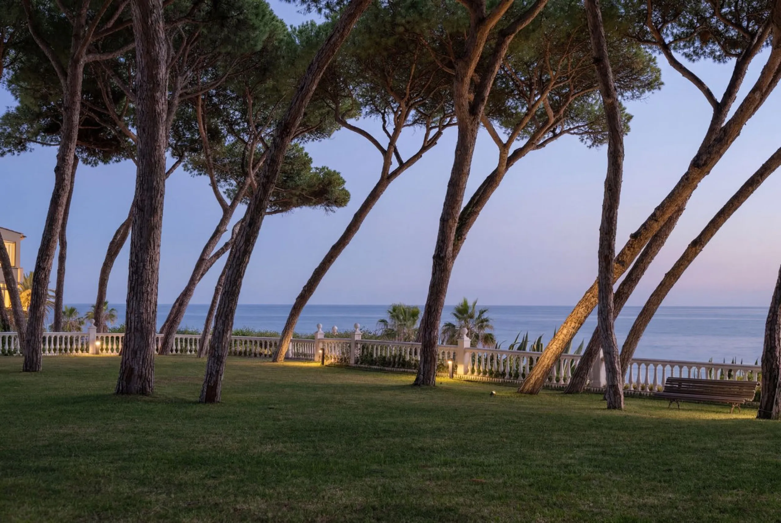 Einzigartiges, nach Süden ausgerichtetes Penthouse in erster Strandlinie – Alhambra del Mar