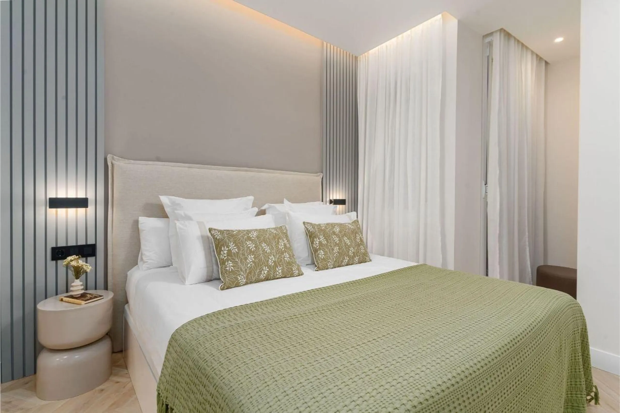 LUXURIOUS FULLY RENOVATED APARTMENT IN MADRID CENTER