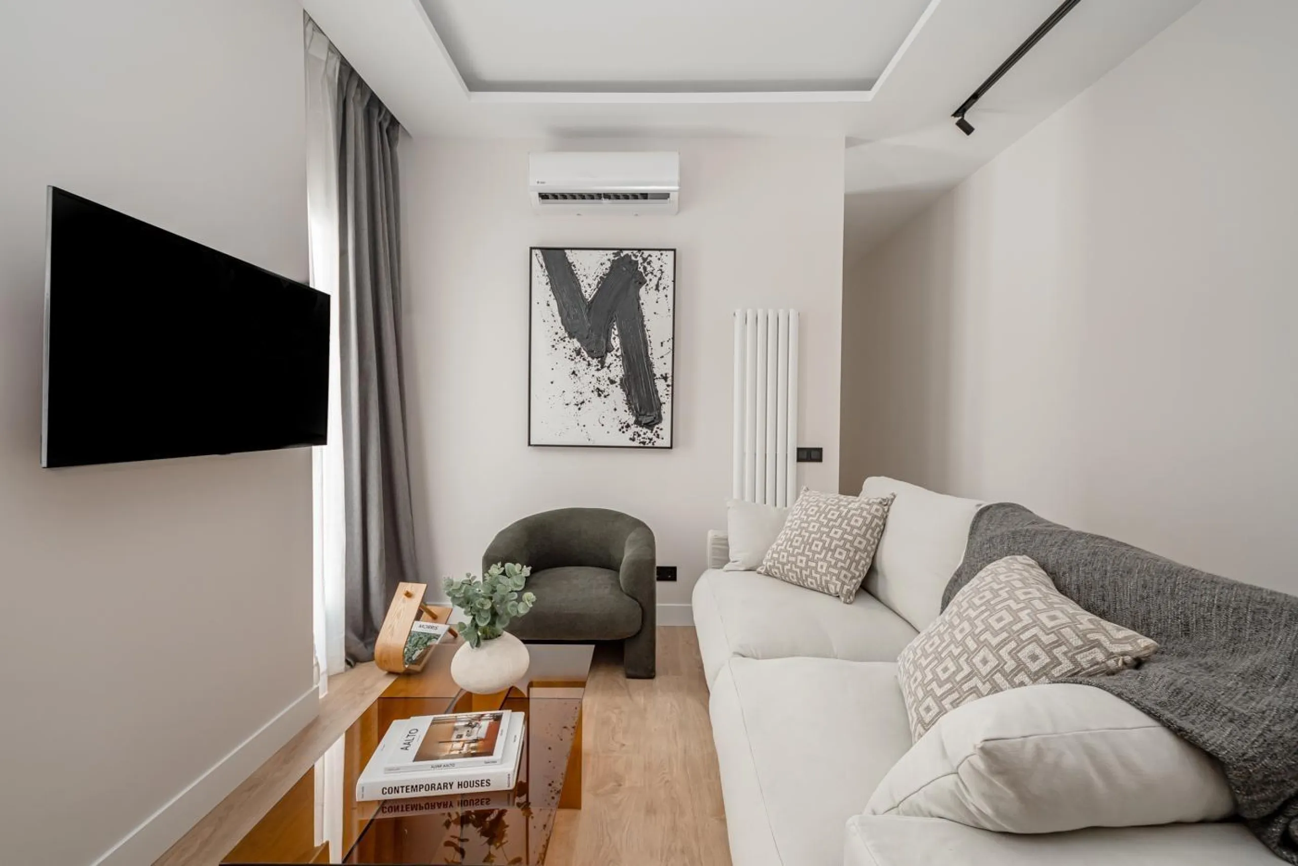 COMPLETELY RENOVATED HOUSING FOR SALE IN THE CENTRAL AREA, MADRID