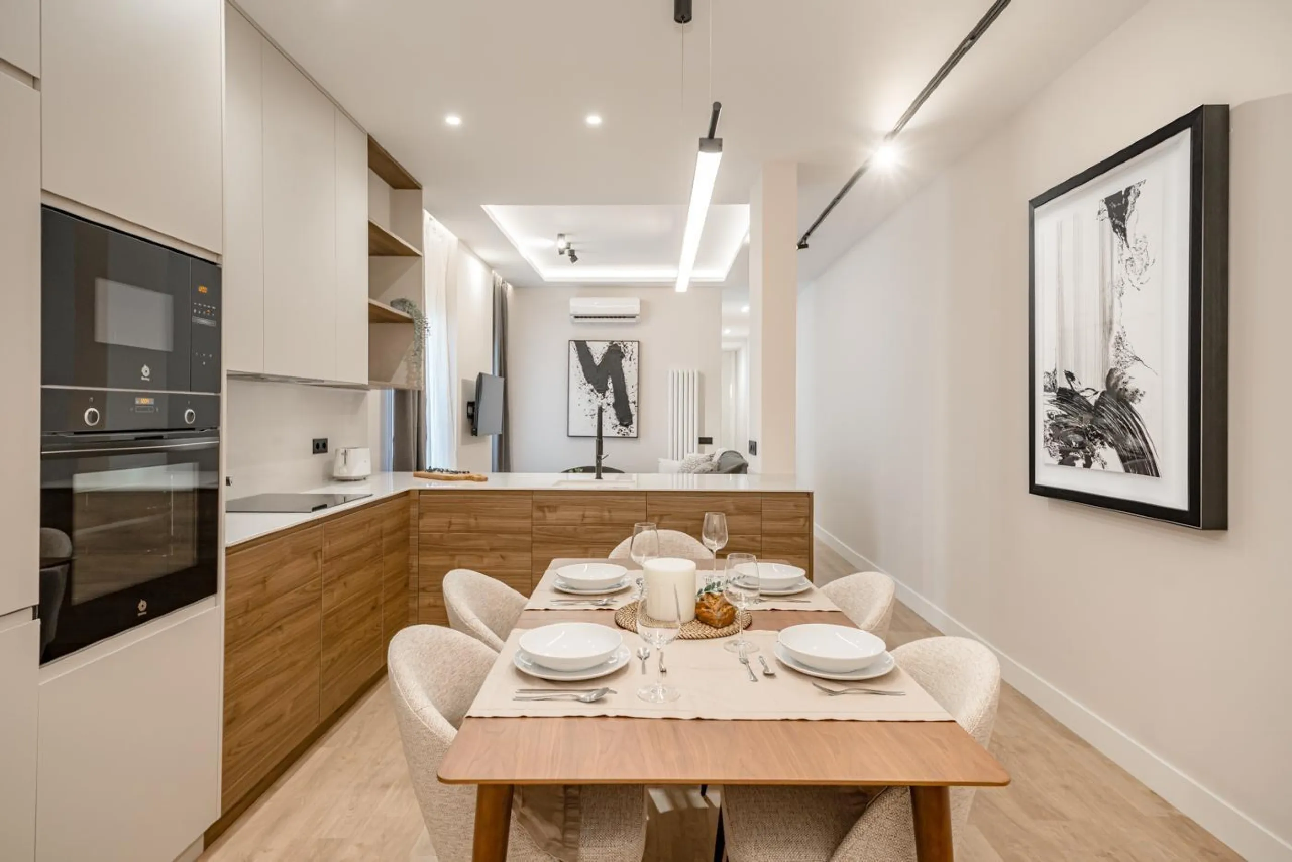 COMPLETELY RENOVATED HOUSING FOR SALE IN THE CENTRAL AREA, MADRID