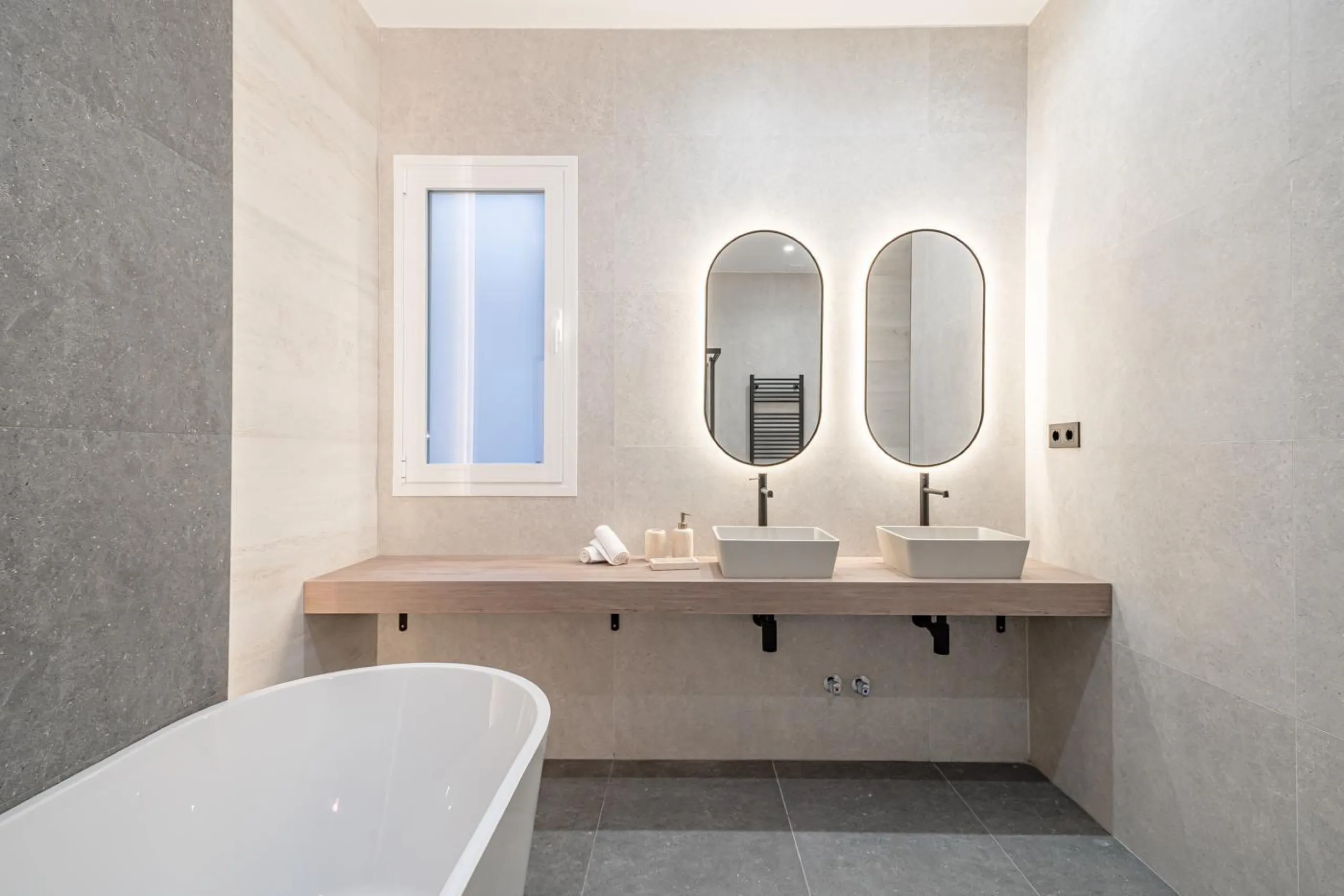 COMPLETELY RENOVATED HOUSING FOR SALE IN THE CENTRAL AREA, MADRID