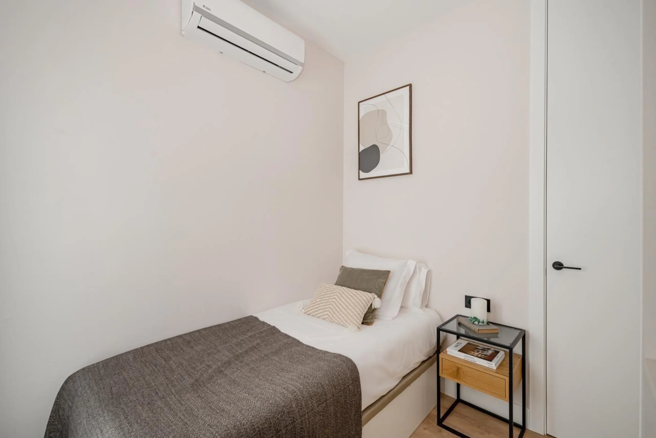 COMPLETELY RENOVATED HOUSING FOR SALE IN THE CENTRAL AREA, MADRID