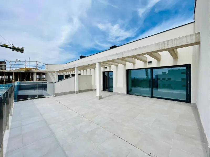 ¡ KEY READY ! Esplendido ático a estrenar en Sea Gardens con panorámica vista al mar !