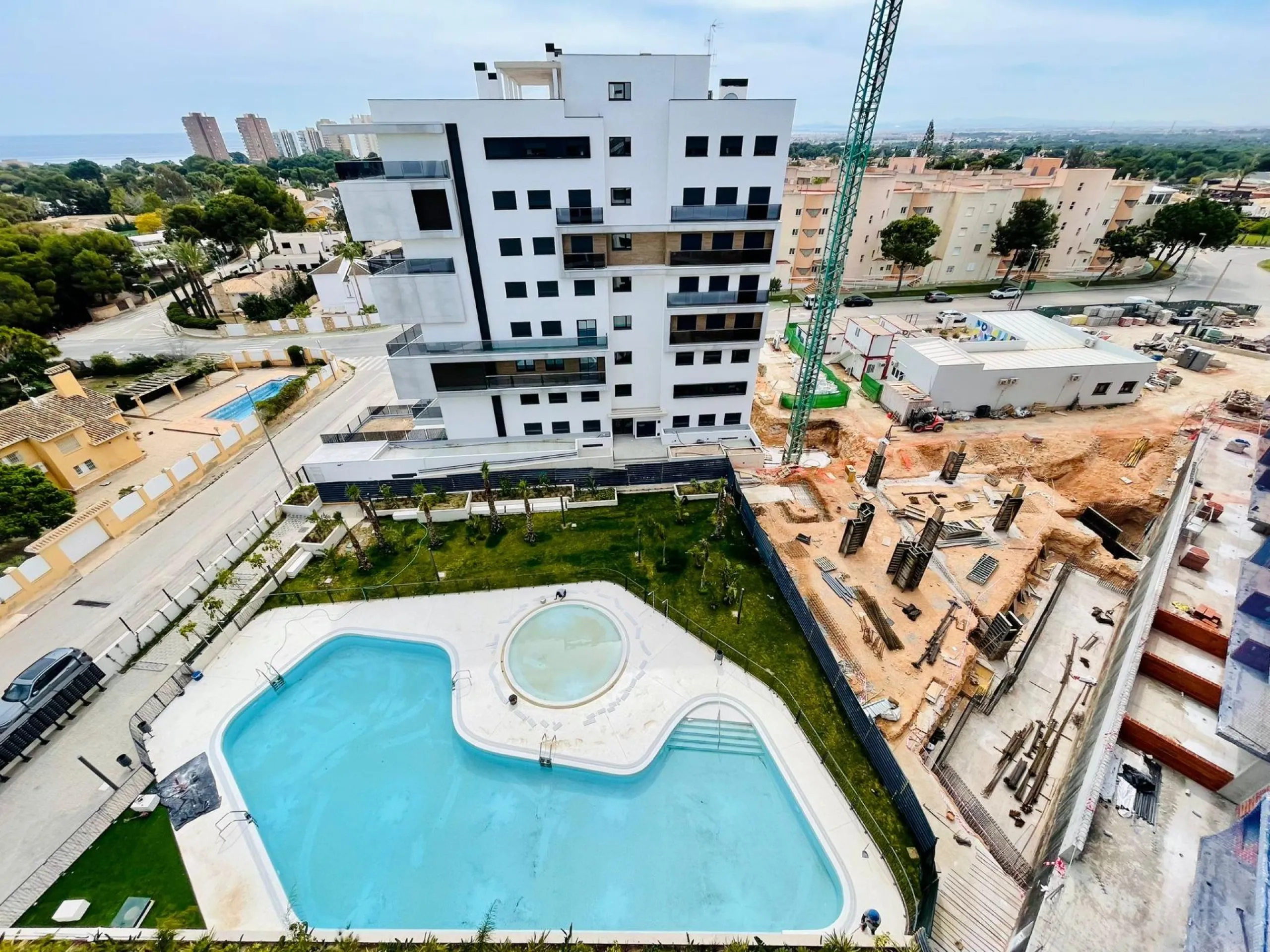 ¡ KEY READY ! Esplendido ático a estrenar en Sea Gardens con panorámica vista al mar !