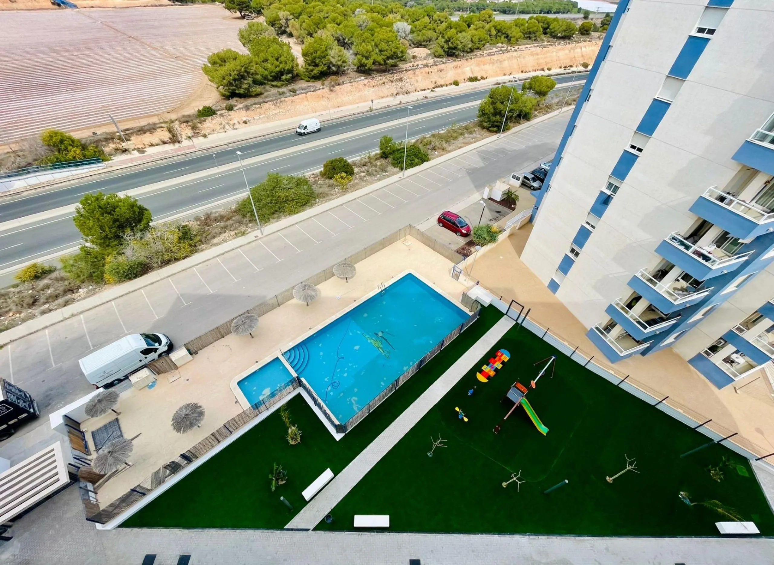 ¡ KEY READY ! Esplendido ático a estrenar en Sea Gardens con panorámica vista al mar !