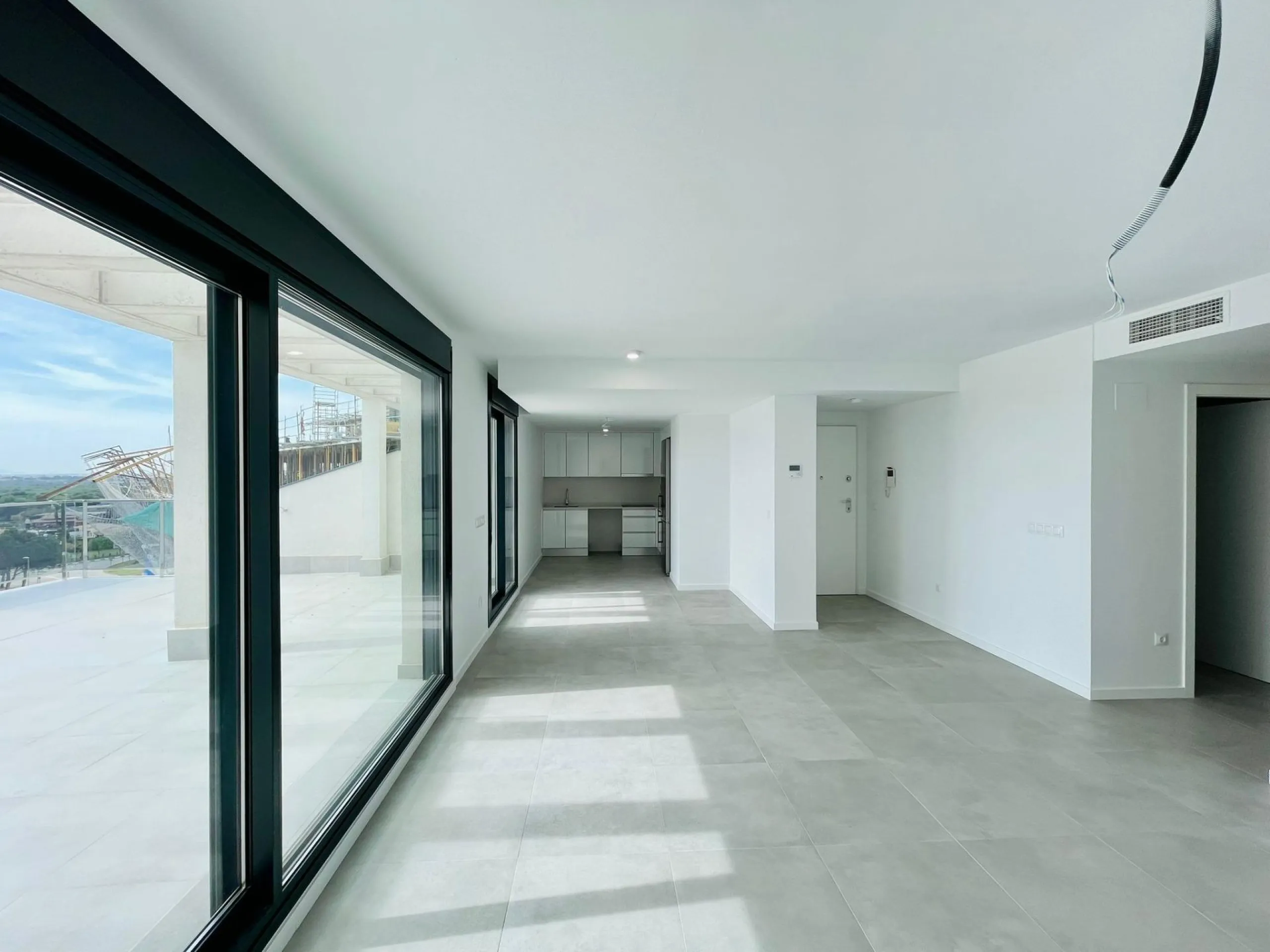 ¡ KEY READY ! Esplendido ático a estrenar en Sea Gardens con panorámica vista al mar !