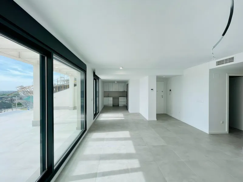 ¡ KEY READY ! Esplendido ático a estrenar en Sea Gardens con panorámica vista al mar !