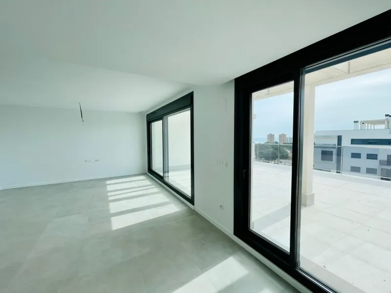 ¡ KEY READY ! Esplendido ático a estrenar en Sea Gardens con panorámica vista al mar !