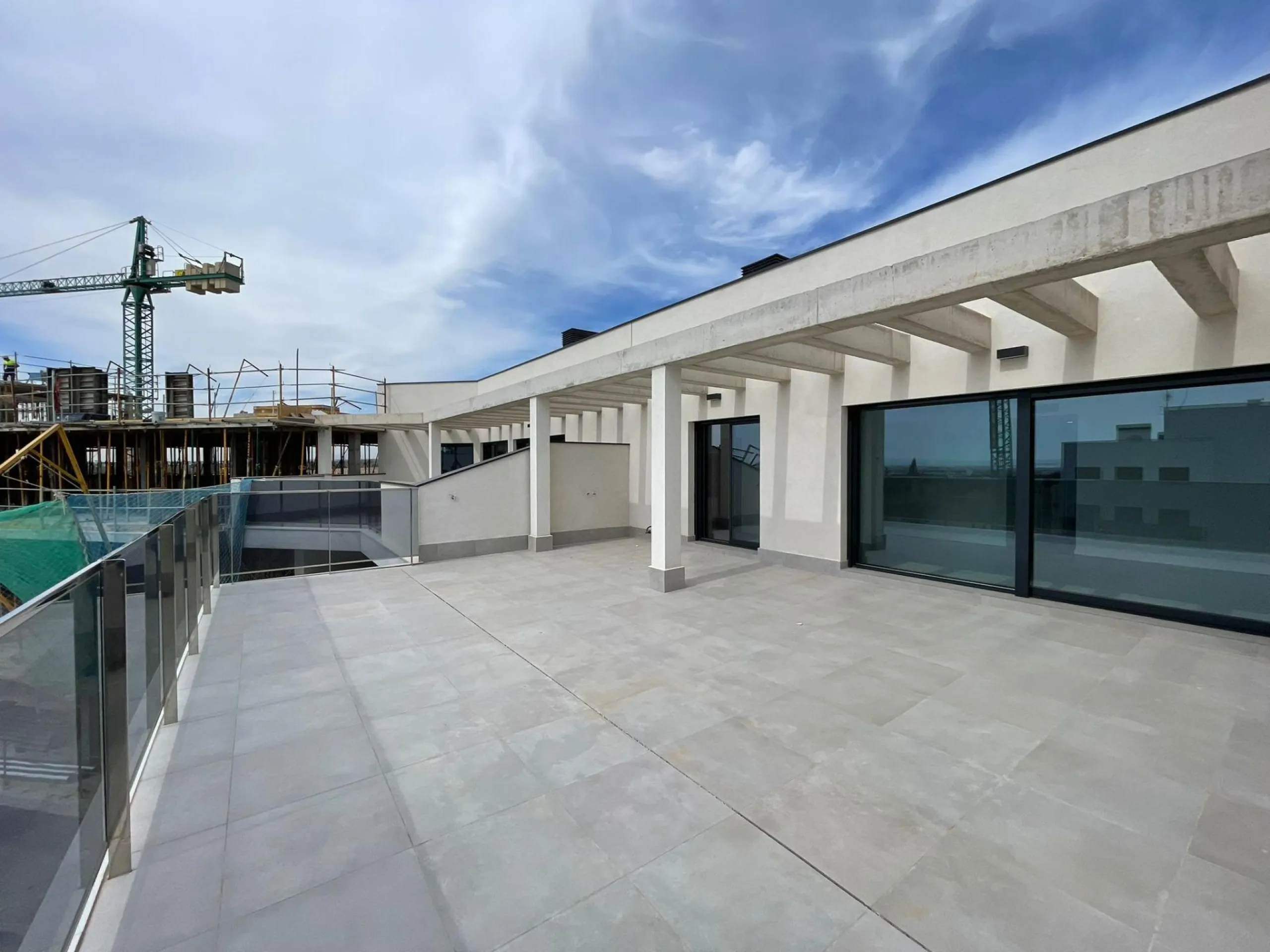 ¡ KEY READY ! Esplendido ático a estrenar en Sea Gardens con panorámica vista al mar !