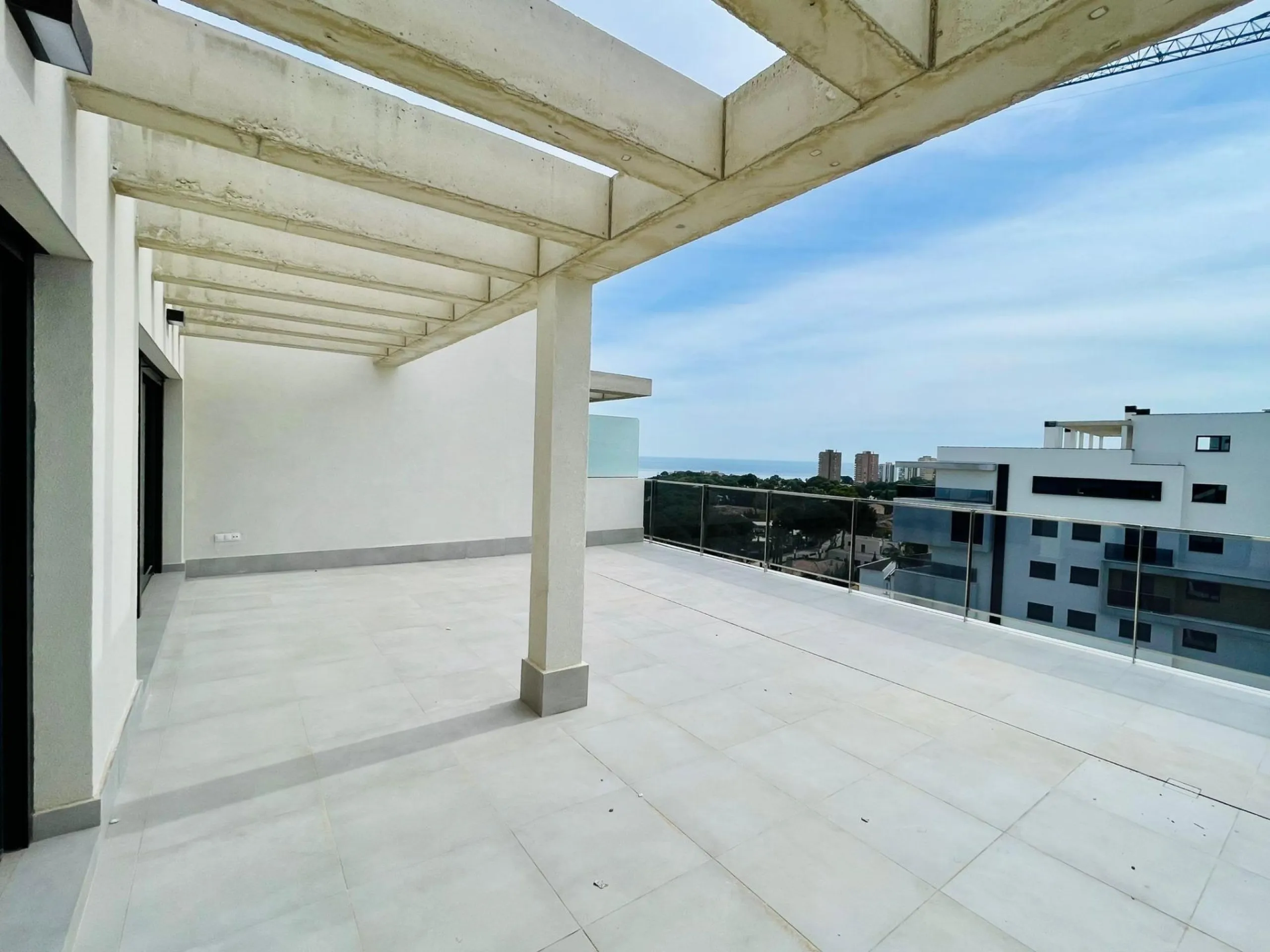¡ KEY READY ! Esplendido ático a estrenar en Sea Gardens con panorámica vista al mar !
