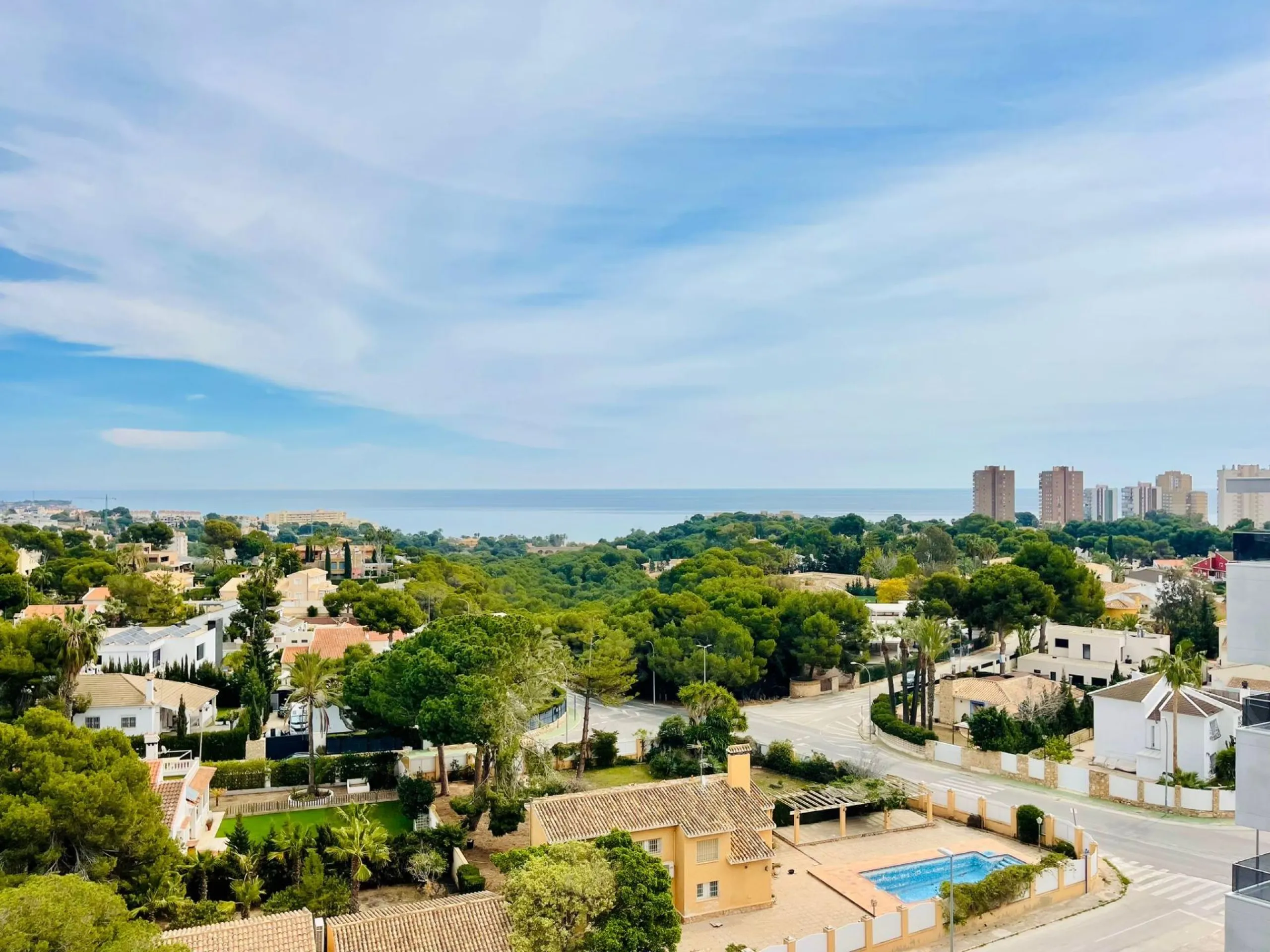 ¡ KEY READY ! Esplendido ático a estrenar en Sea Gardens con panorámica vista al mar !