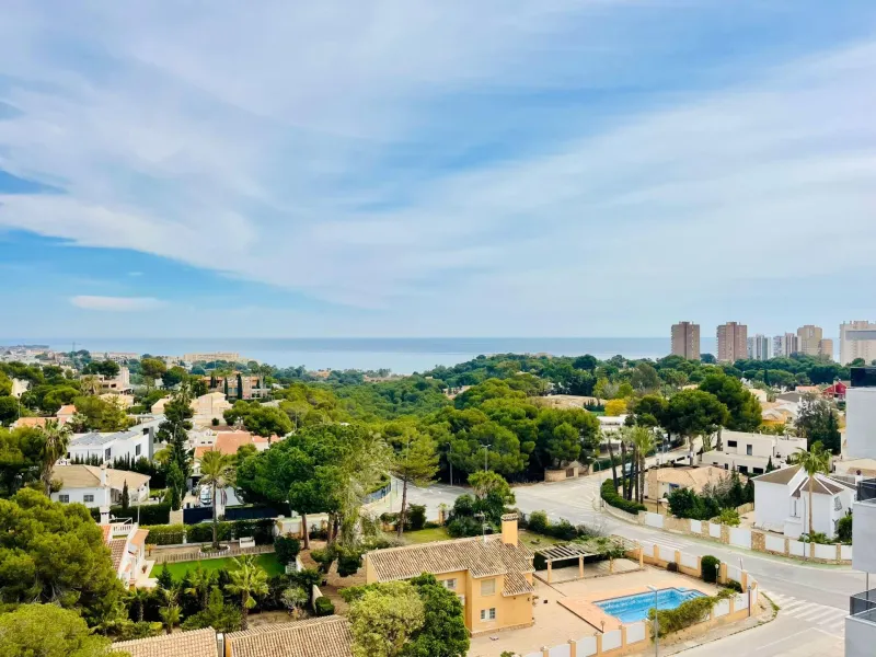 ¡ KEY READY ! Esplendido ático a estrenar en Sea Gardens con panorámica vista al mar !