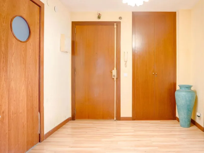 Bright Apartment with Terrace and Pool in the Beach Area of Sant Andreu de Llavaneres, Next to Port Balís