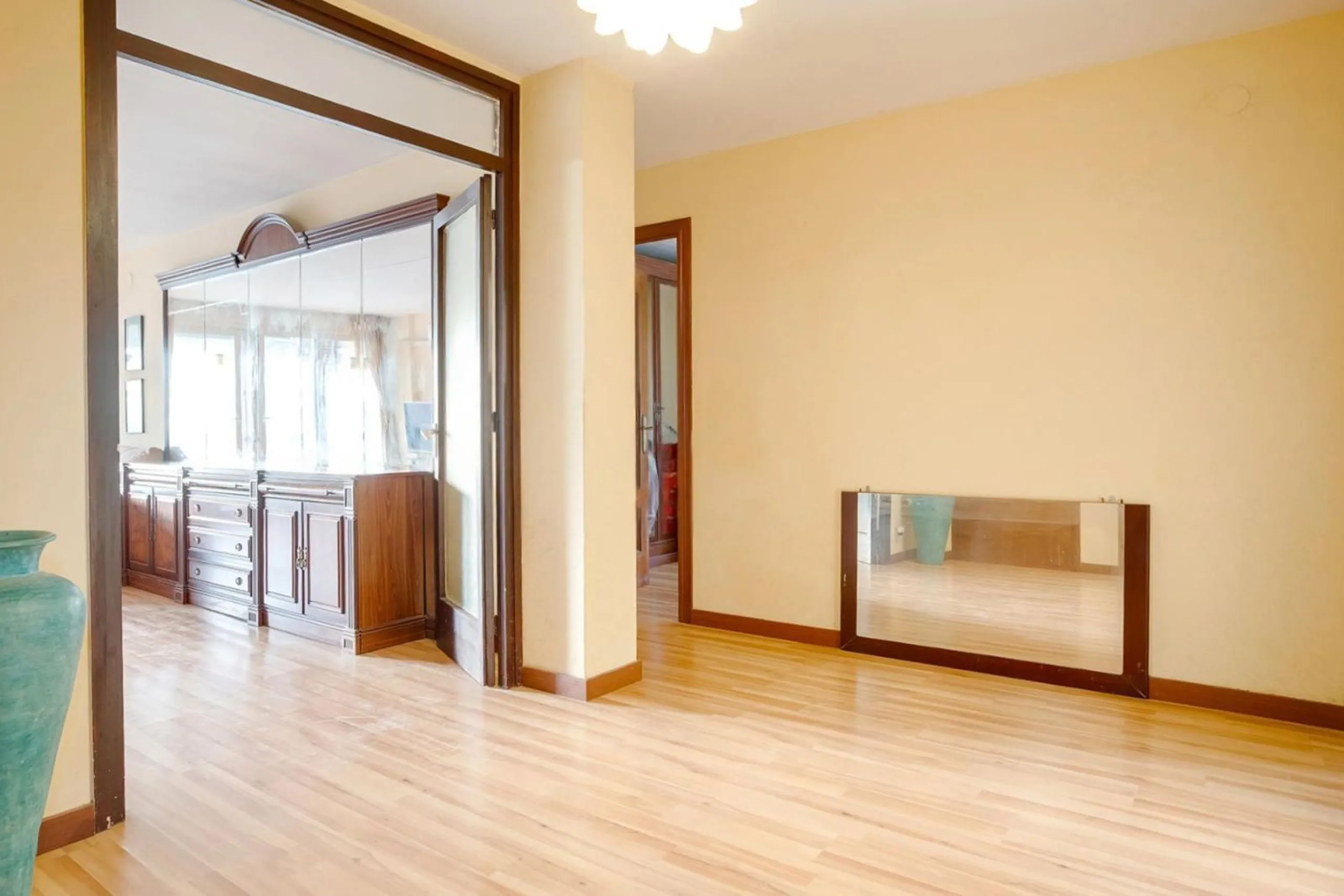 Bright Apartment with Terrace and Pool in the Beach Area of Sant Andreu de Llavaneres, Next to Port Balís