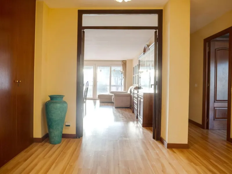 Bright Apartment with Terrace and Pool in the Beach Area of Sant Andreu de Llavaneres, Next to Port Balís