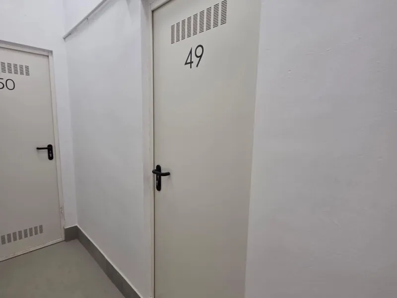 Exklusives mediterranes Wohnen in dieser unbenutzten, nach Süden ausgerichteten Wohnung in der begehrten Phase Las Lomas 5 von La Reserva del Higuerón