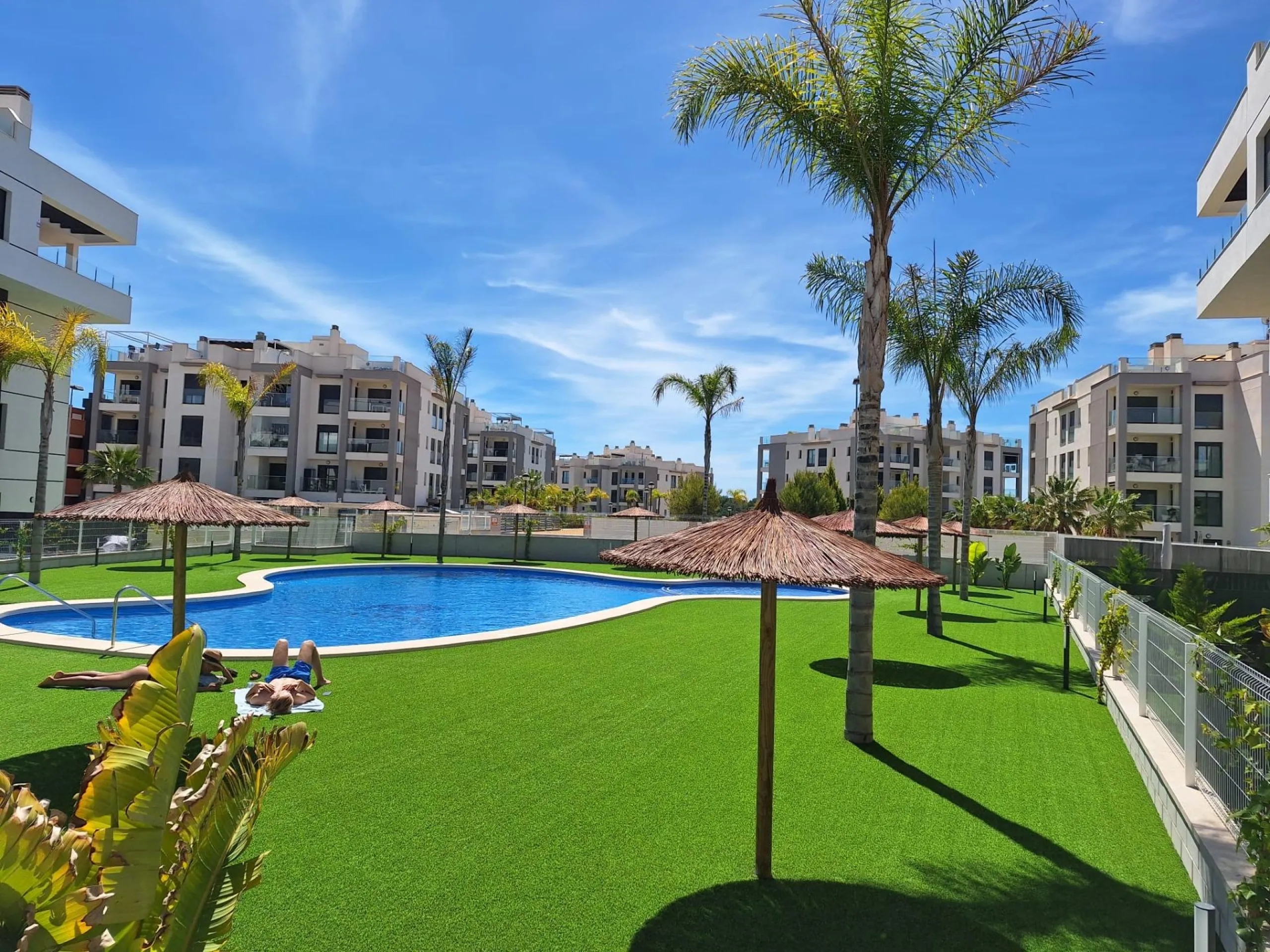 Piso de obra nueva en Villamartin con parking y piscina comunitaria