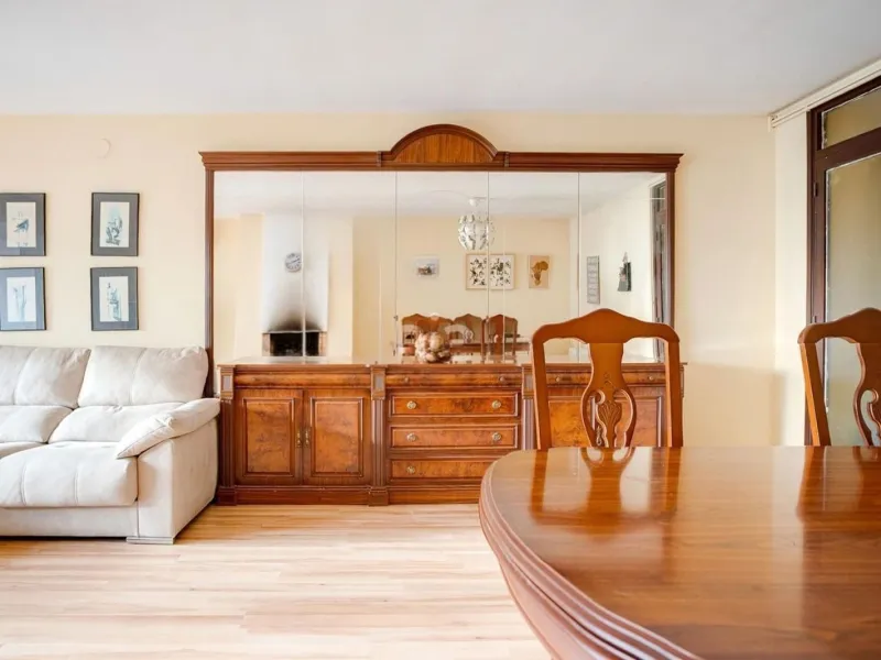 Bright Apartment with Terrace and Pool in the Beach Area of Sant Andreu de Llavaneres, Next to Port Balís