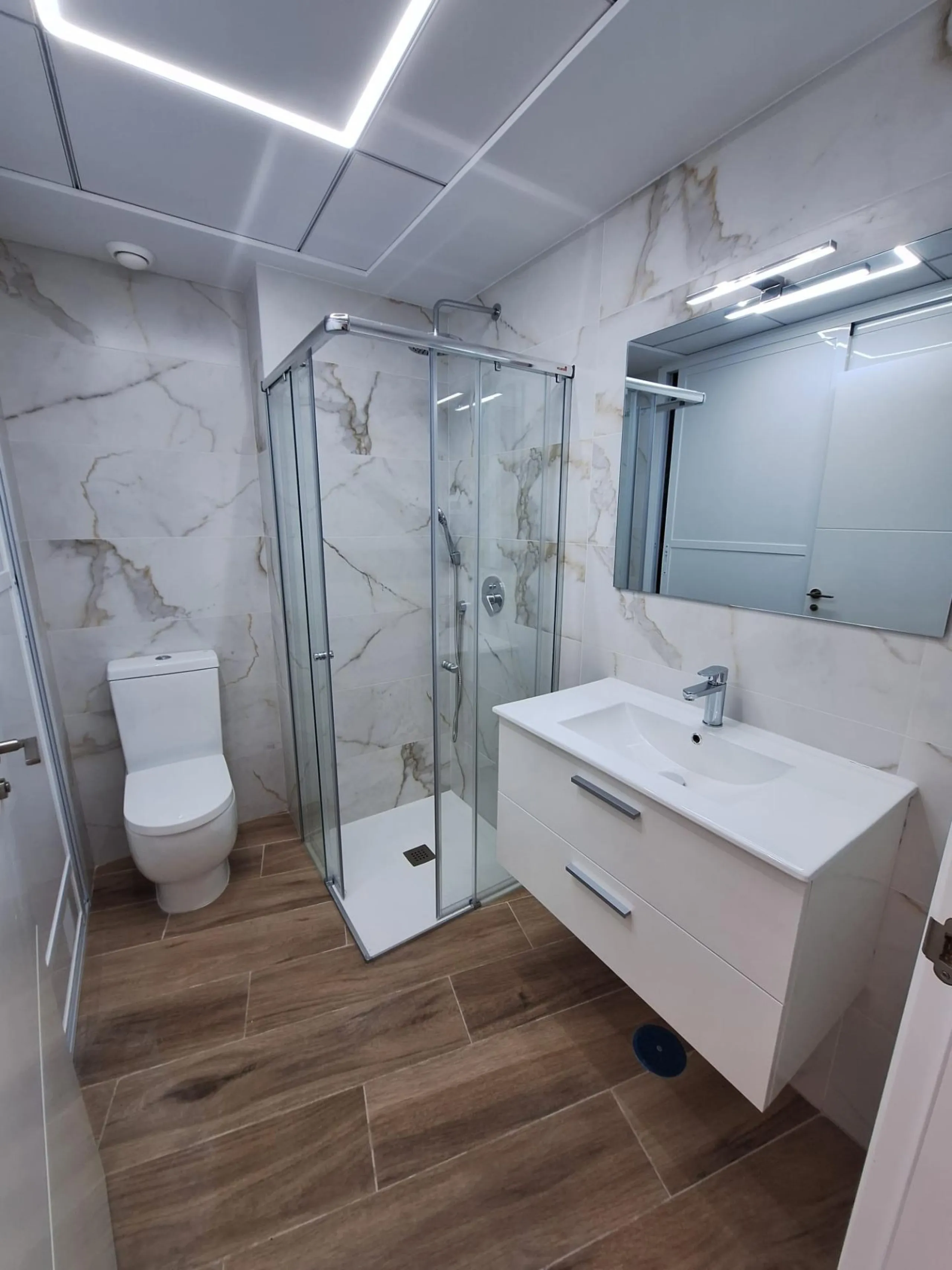 Piso de obra nueva en Villamartin con parking y piscina comunitaria