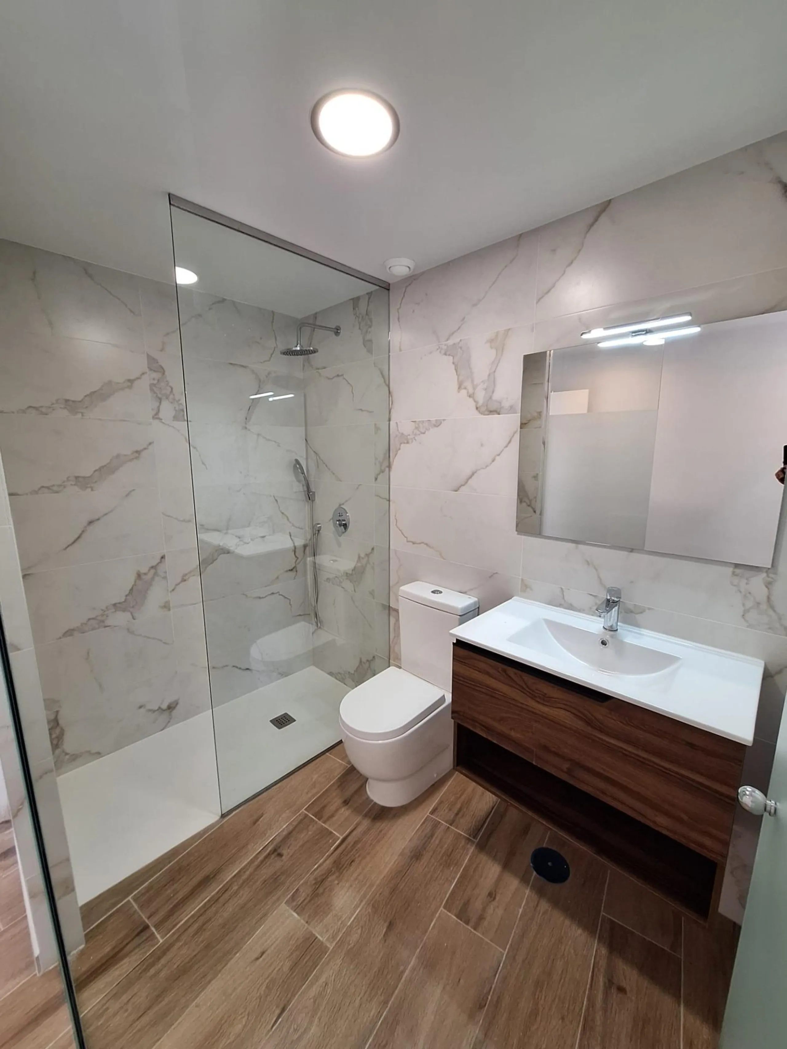 Piso de obra nueva en Villamartin con parking y piscina comunitaria