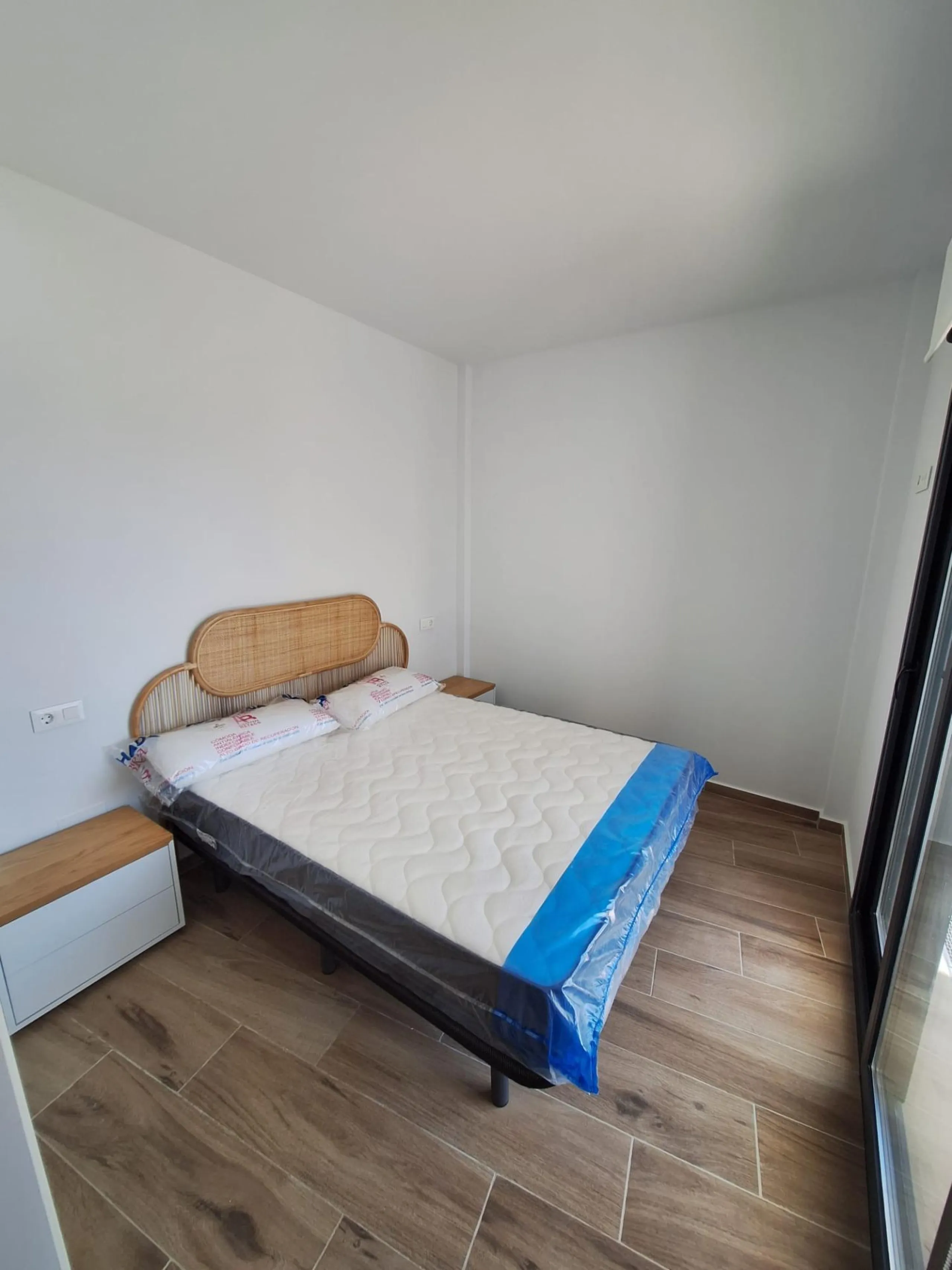 Piso de obra nueva en Villamartin con parking y piscina comunitaria