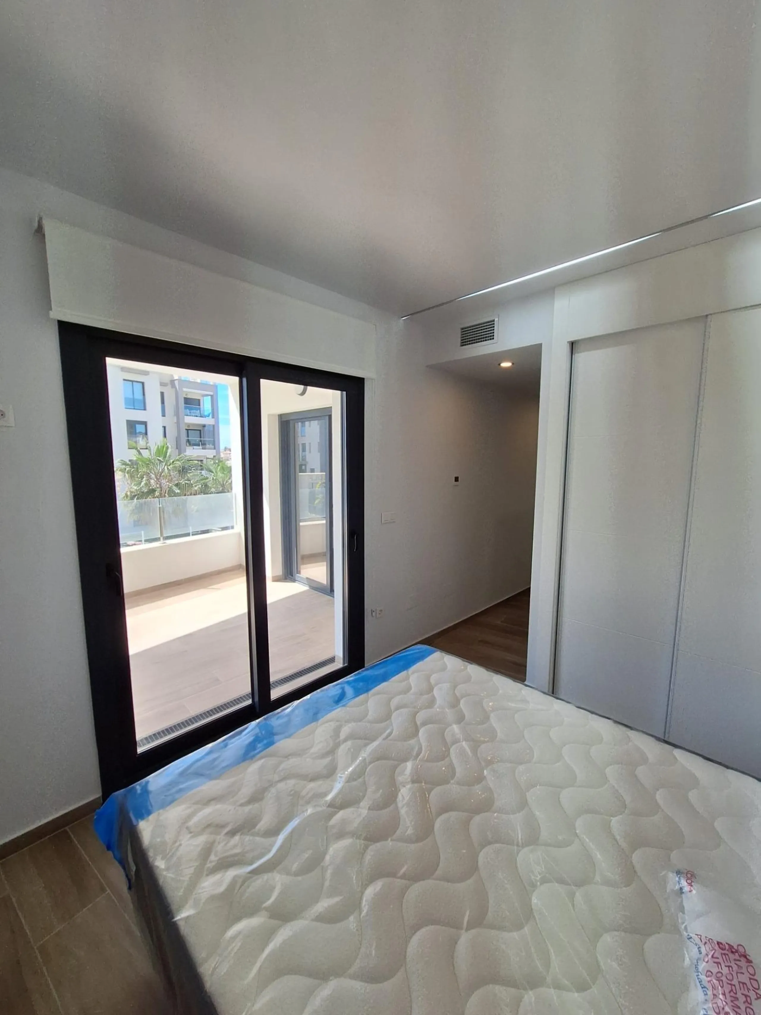Piso de obra nueva en Villamartin con parking y piscina comunitaria