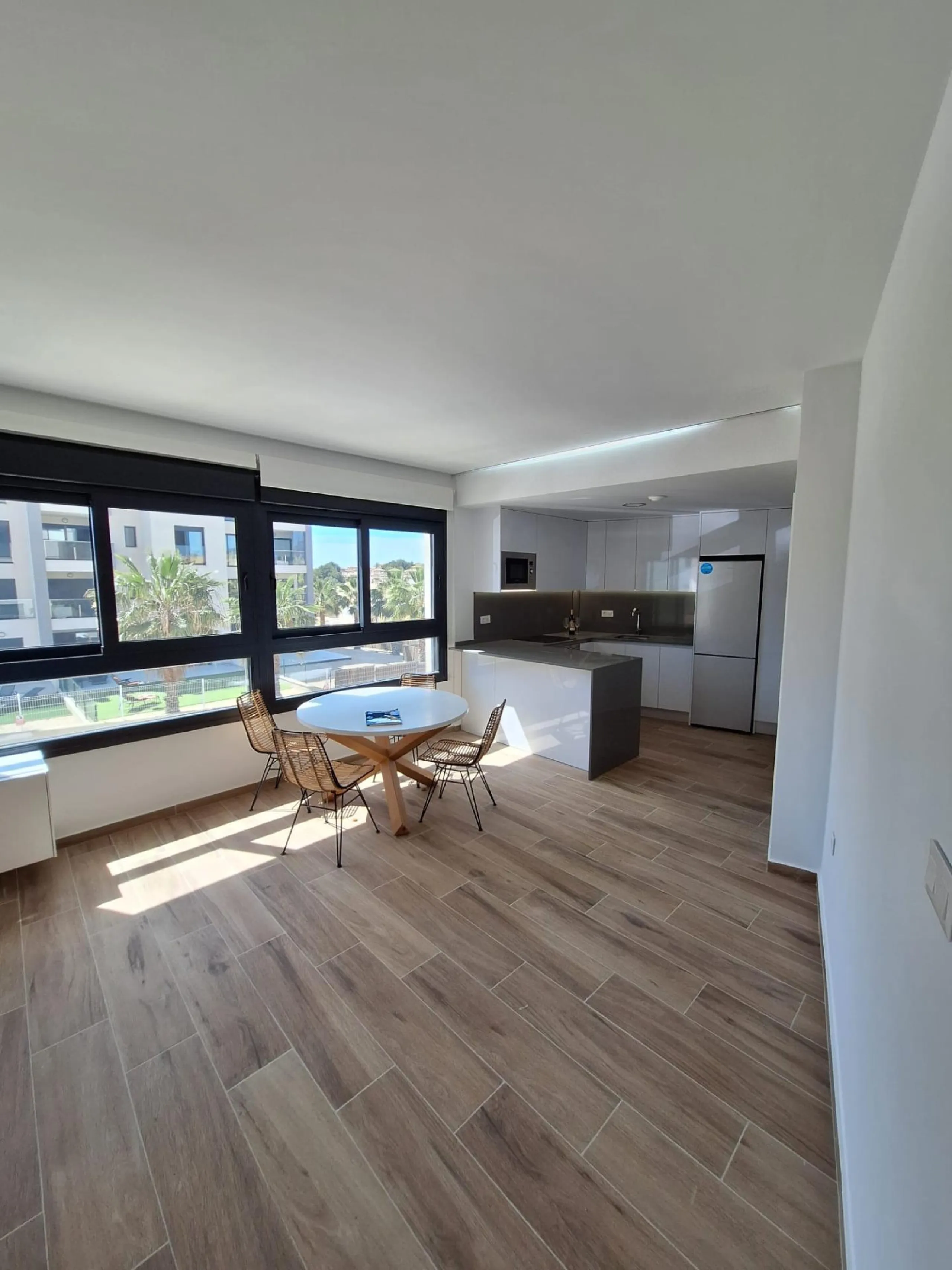 Piso de obra nueva en Villamartin con parking y piscina comunitaria