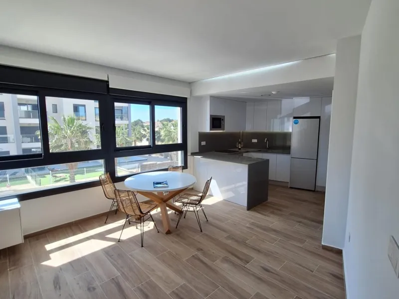 Piso de obra nueva en Villamartin con parking y piscina comunitaria