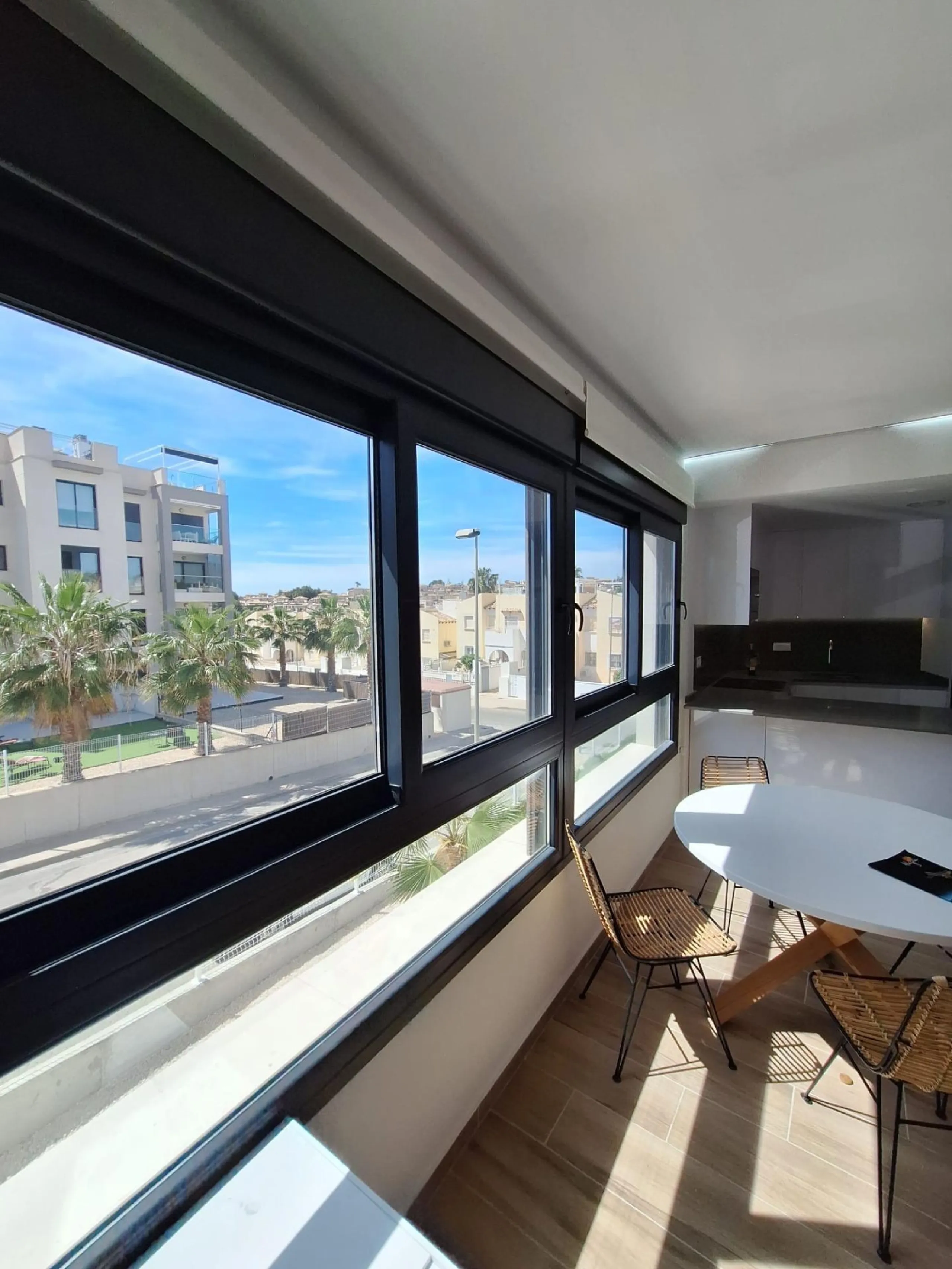 Piso de obra nueva en Villamartin con parking y piscina comunitaria