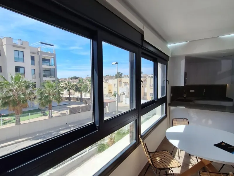 Piso de obra nueva en Villamartin con parking y piscina comunitaria